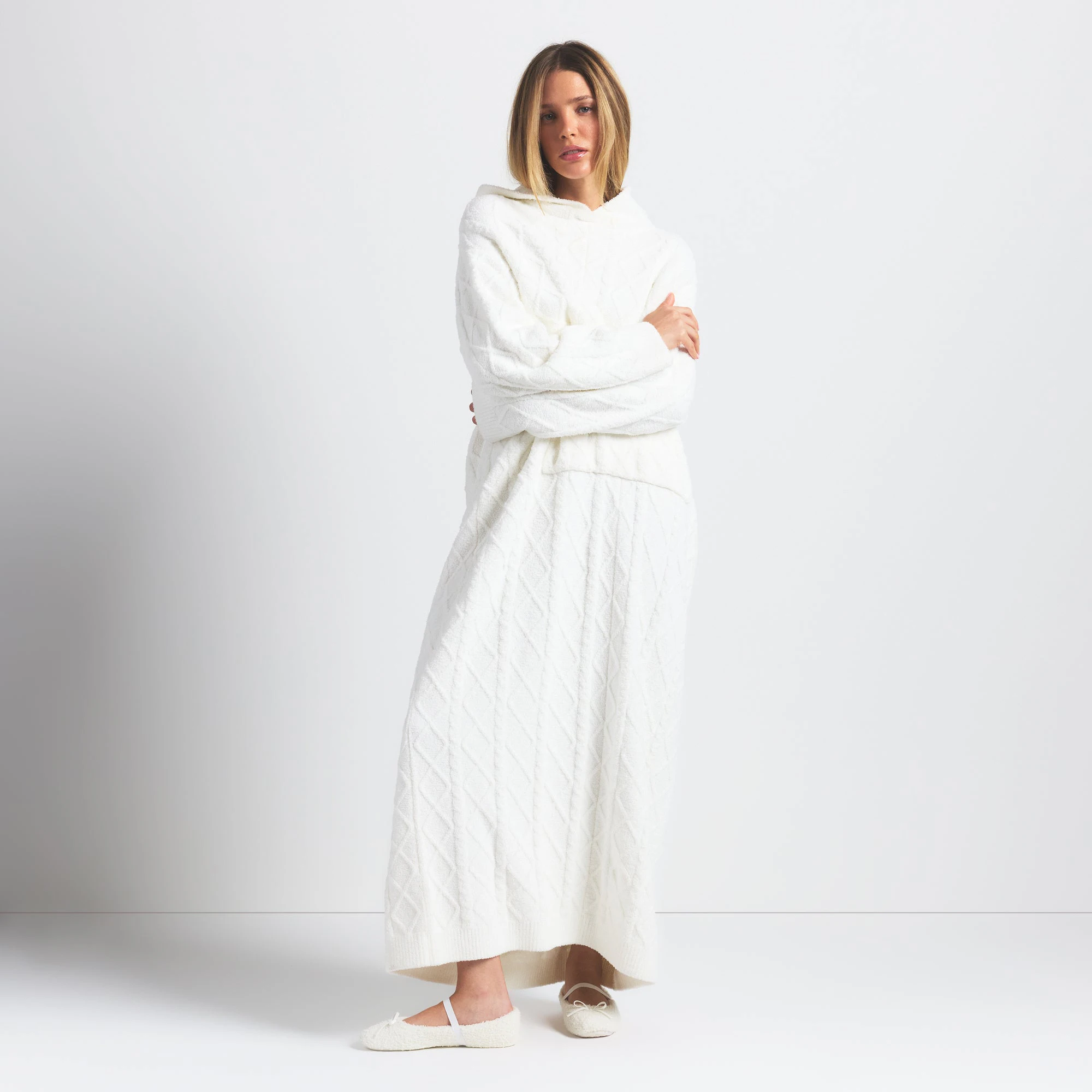 COZY LIGHT OVERSIZED CABLEKNIT LONG DRESS | IVORY ON A MODEL FRONT VIEW @ | FOCUS: 0.0, 1.0, 0.9