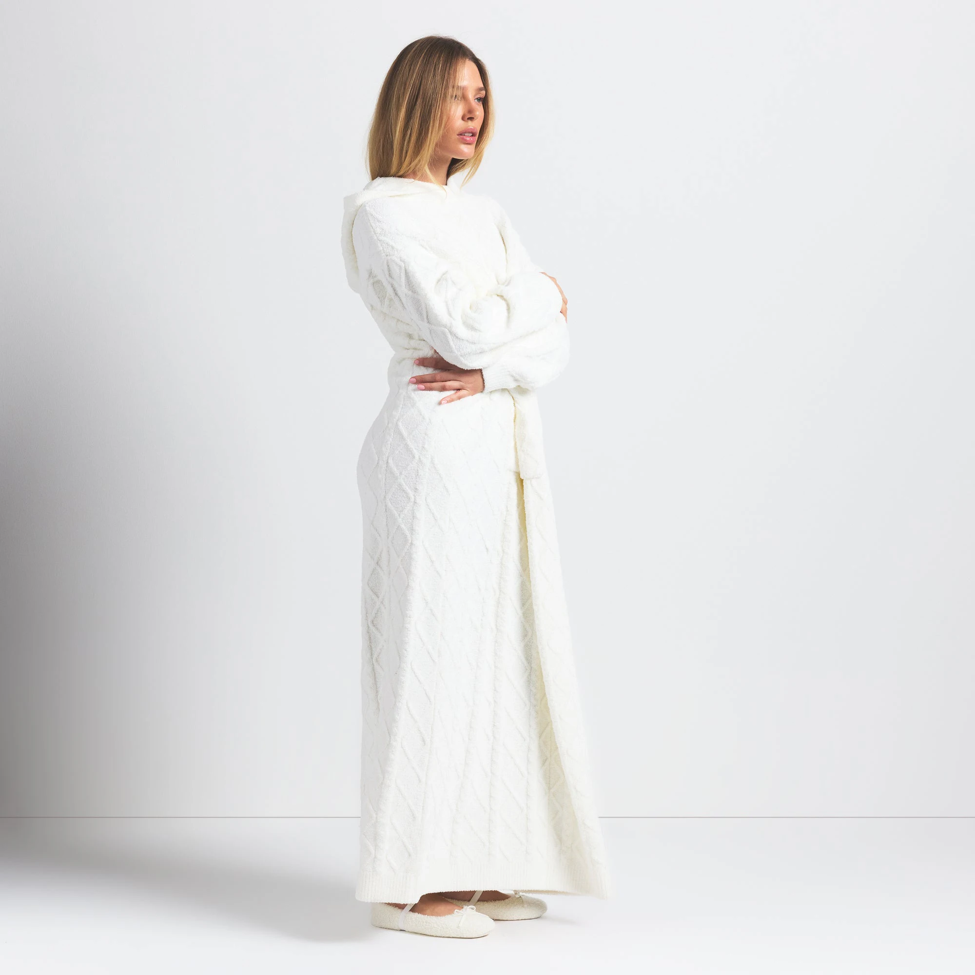 COZY LIGHT OVERSIZED CABLEKNIT LONG DRESS | IVORY ON A MODEL FRONT VIEW @ | FOCUS: 0.0, 1.0, 0.9