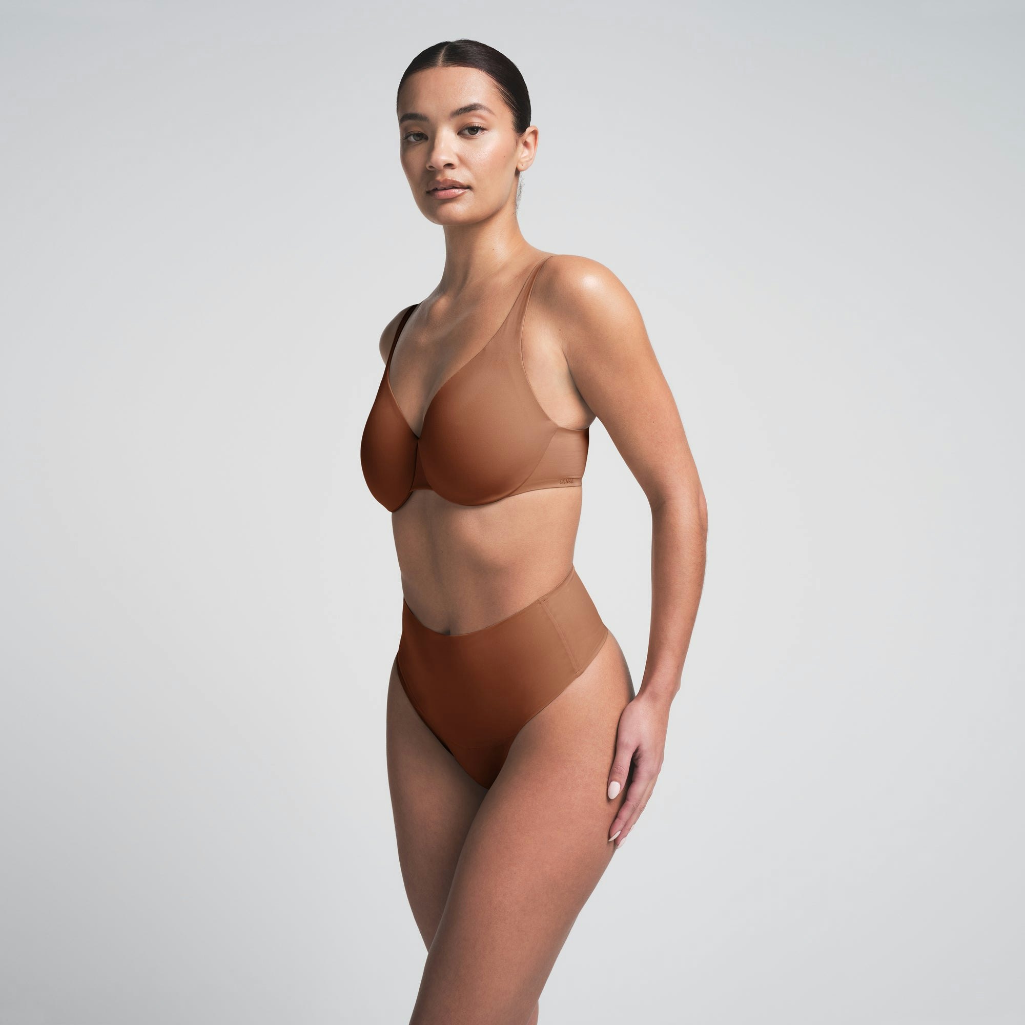 SMOOTHING INTIMATES UNLINED MINIMIZER BRA | JASPER ON A MODEL SIDE VIEW | FOCUS: 0.0, 1.0, 0.9