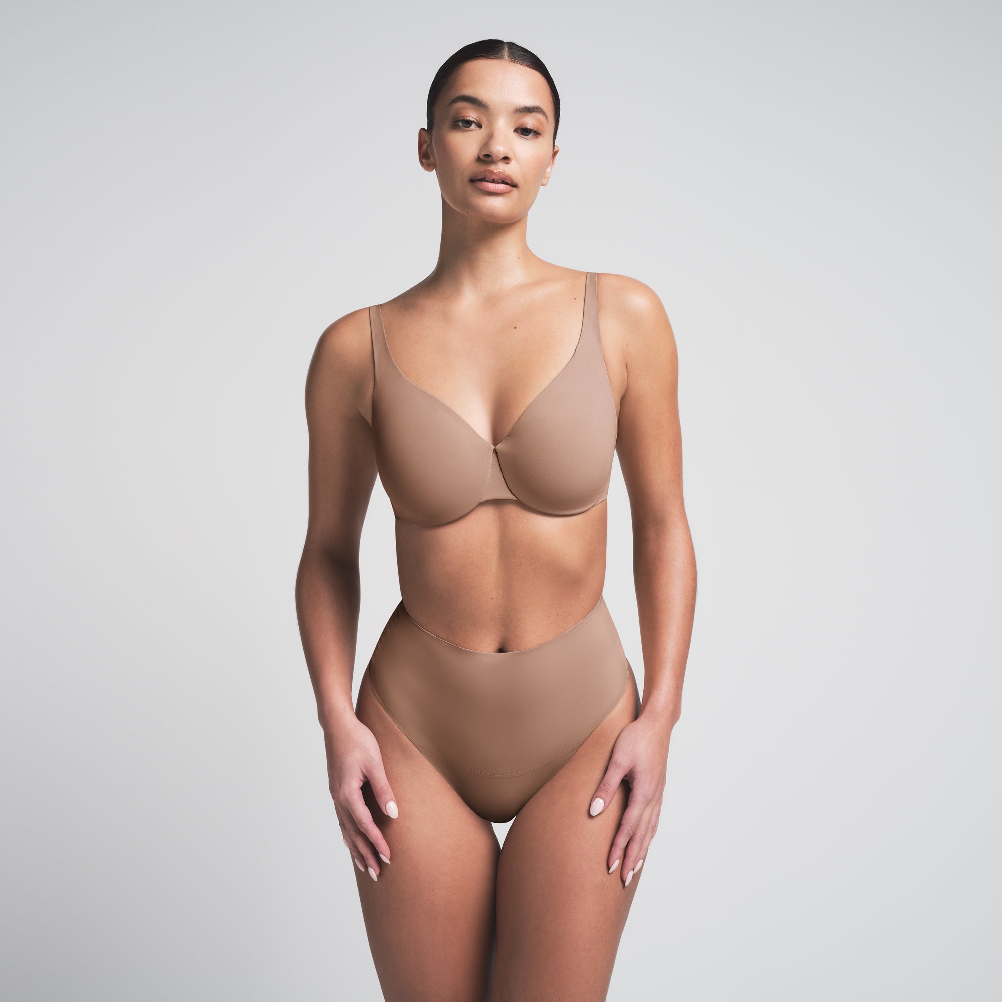SMOOTHING INTIMATES UNLINED MINIMIZER BRA | SIENNA ON A MODEL SIDE VIEW | FOCUS: 0.0, 1.0, 0.9