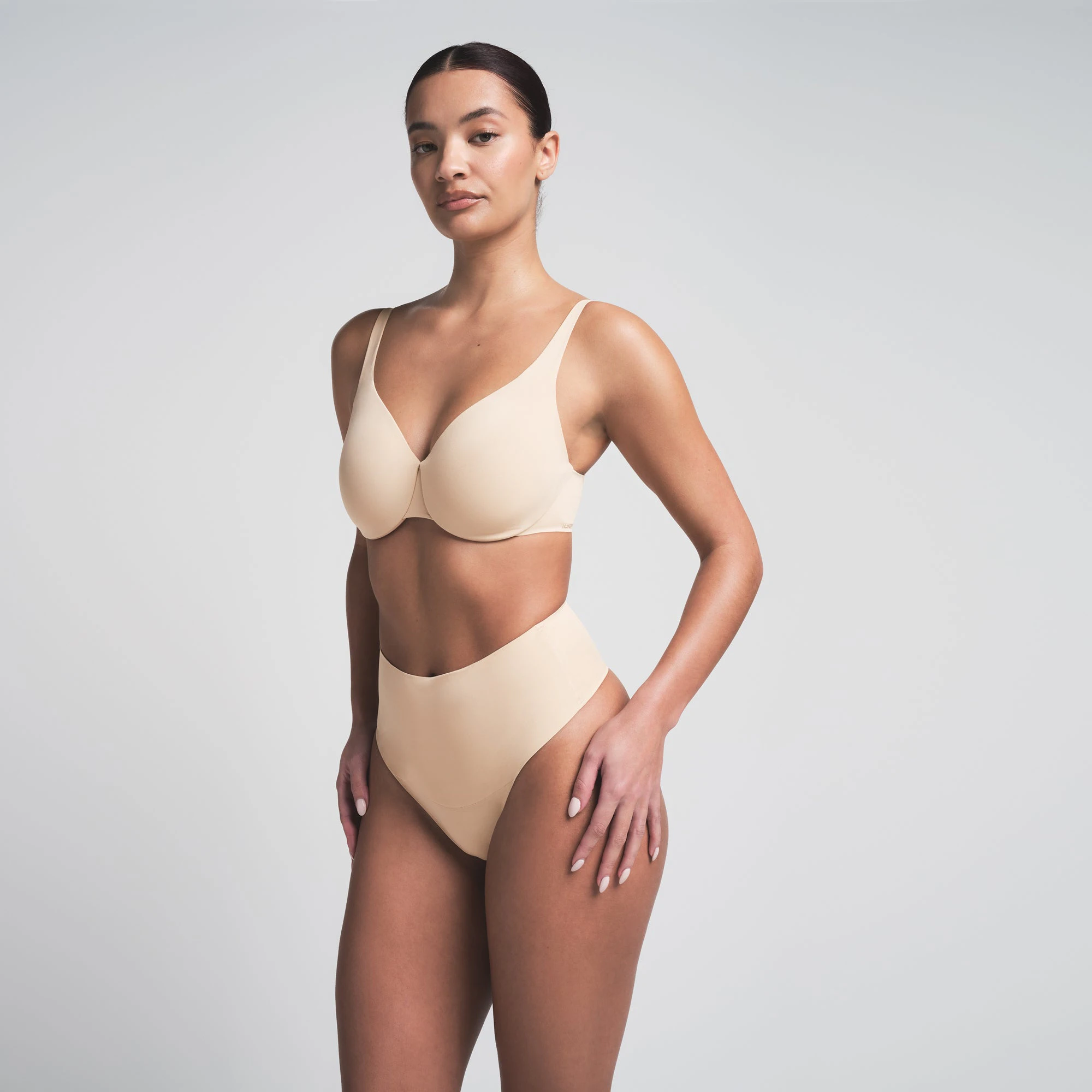 SMOOTHING INTIMATES UNLINED MINIMIZER BRA | SAND ON A MODEL SIDE VIEW | FOCUS: 0.0, 1.0, 0.9