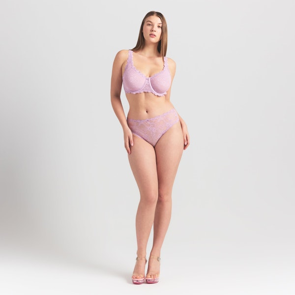 STRETCH LACE UNLINED FULL COVERAGE BRA | BABY PINK ON A MODEL FRONT VIEW @ | FOCUS: 0.0, 1.0, 0.9