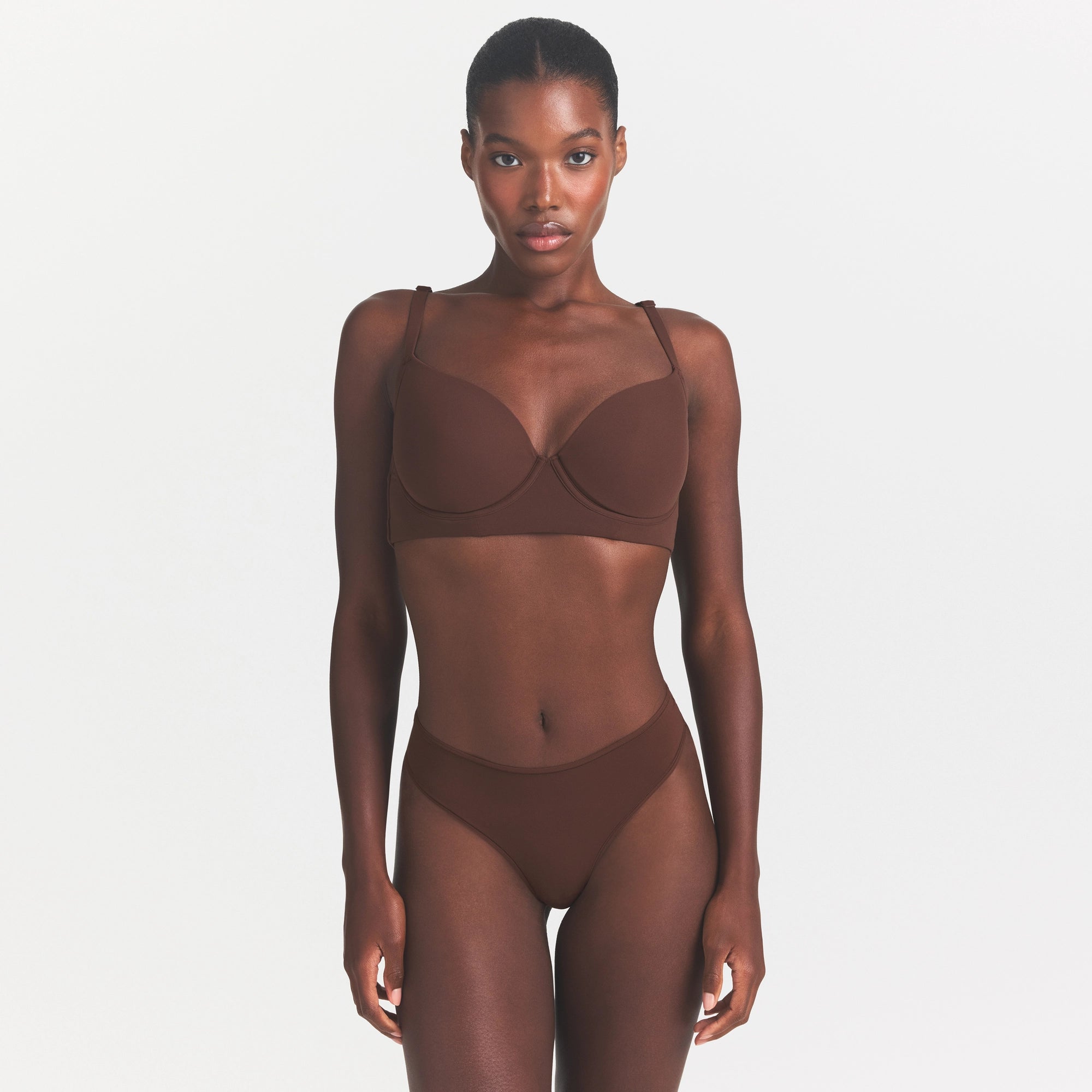 FITS EVERYBODY BACK SMOOTHING FULL COVERAGE BRA | COCOA ON A MODEL SIDE VIEW