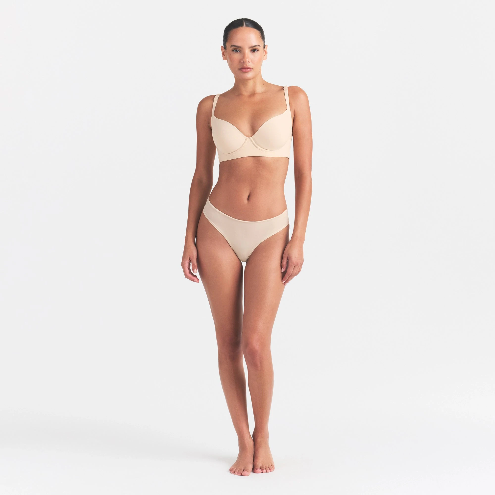 FITS EVERYBODY BACK SMOOTHING FULL COVERAGE BRA | SAND ON A MODEL FRONT VIEW