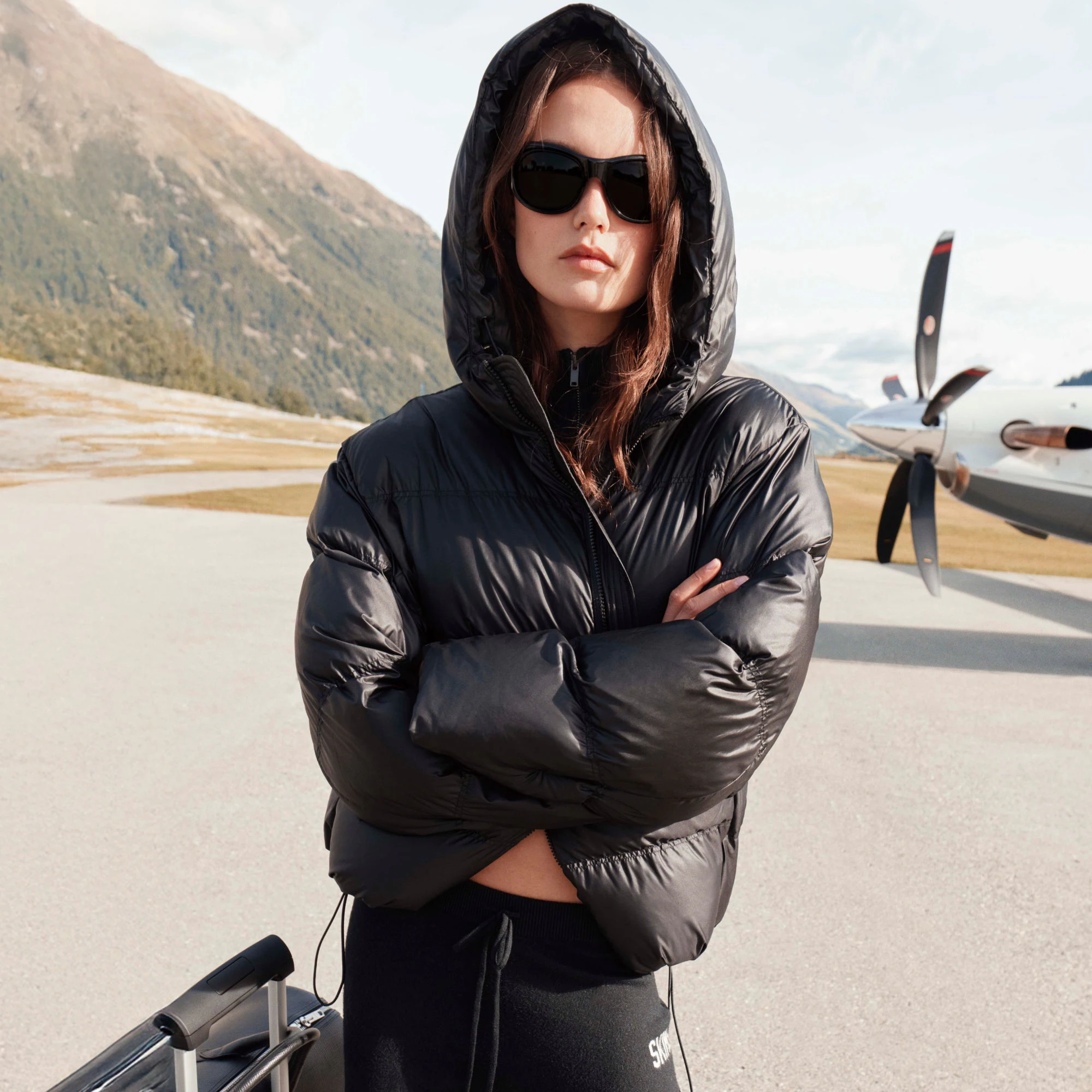 SKIMS PUFFER HOODED JACKET | ONYX ON A MODEL FRONT VIEW @ | FOCUS: 0.0, 1.0, 0.9