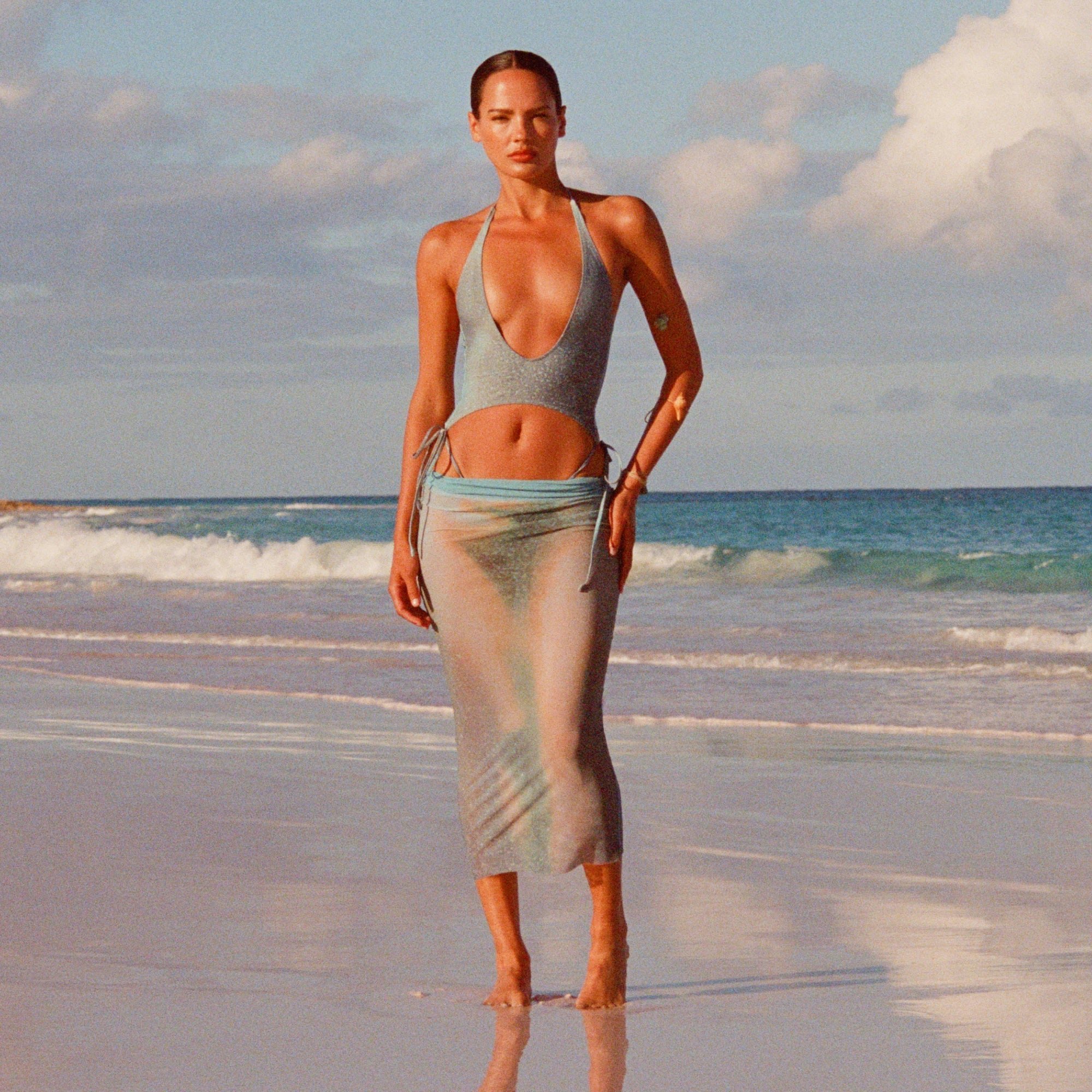 SIGNATURE SWIM PLUNGE MONOKINI | CYAN FK OMBRE PRINT VIEW @ | FOCUS: 0.0, 1.0, 0.9