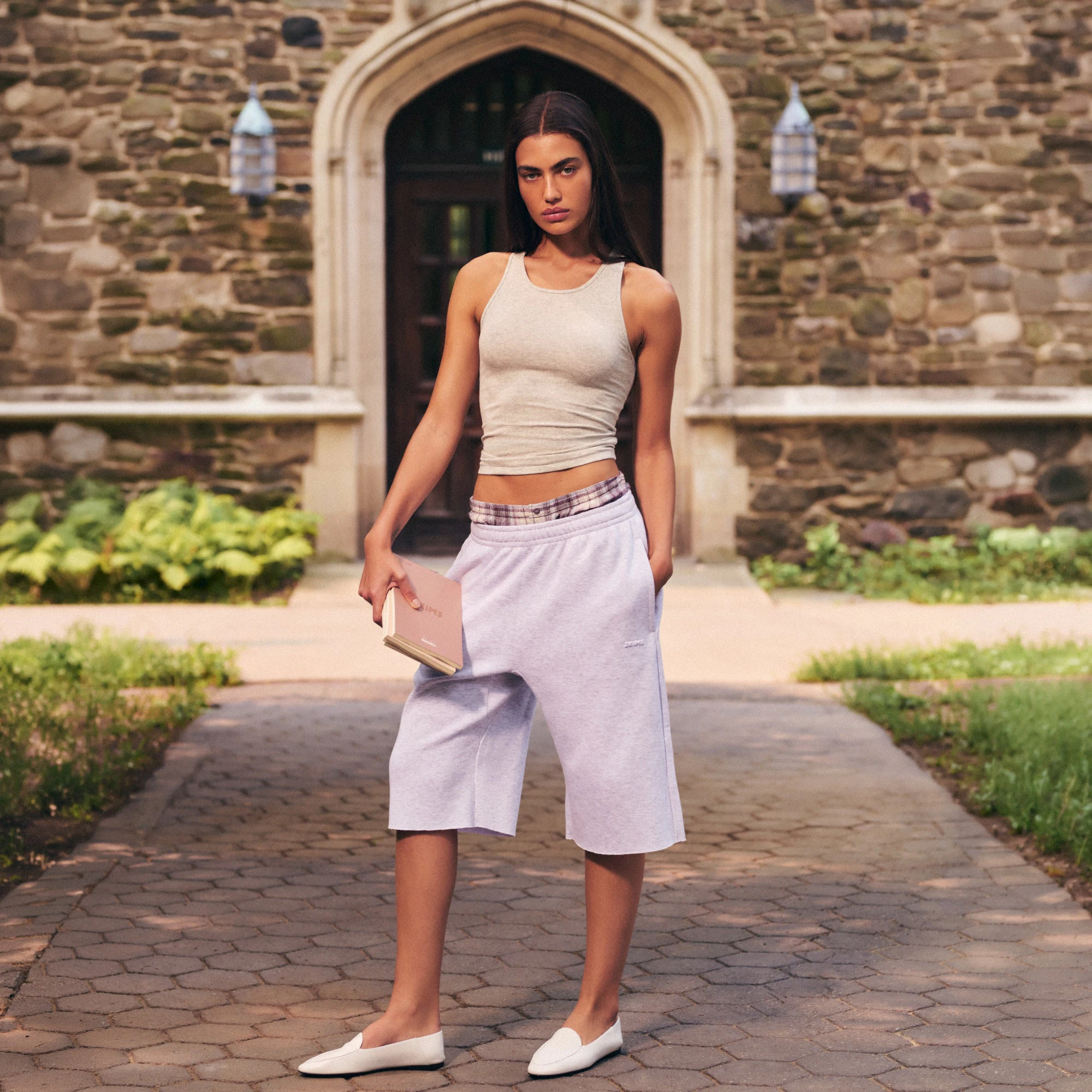COTTON FLEECE LONG SHORT | LIGHT HEATHER GREY ON A MODEL FRONT VIEW @ | FOCUS: 0.0, 1.0, 0.9