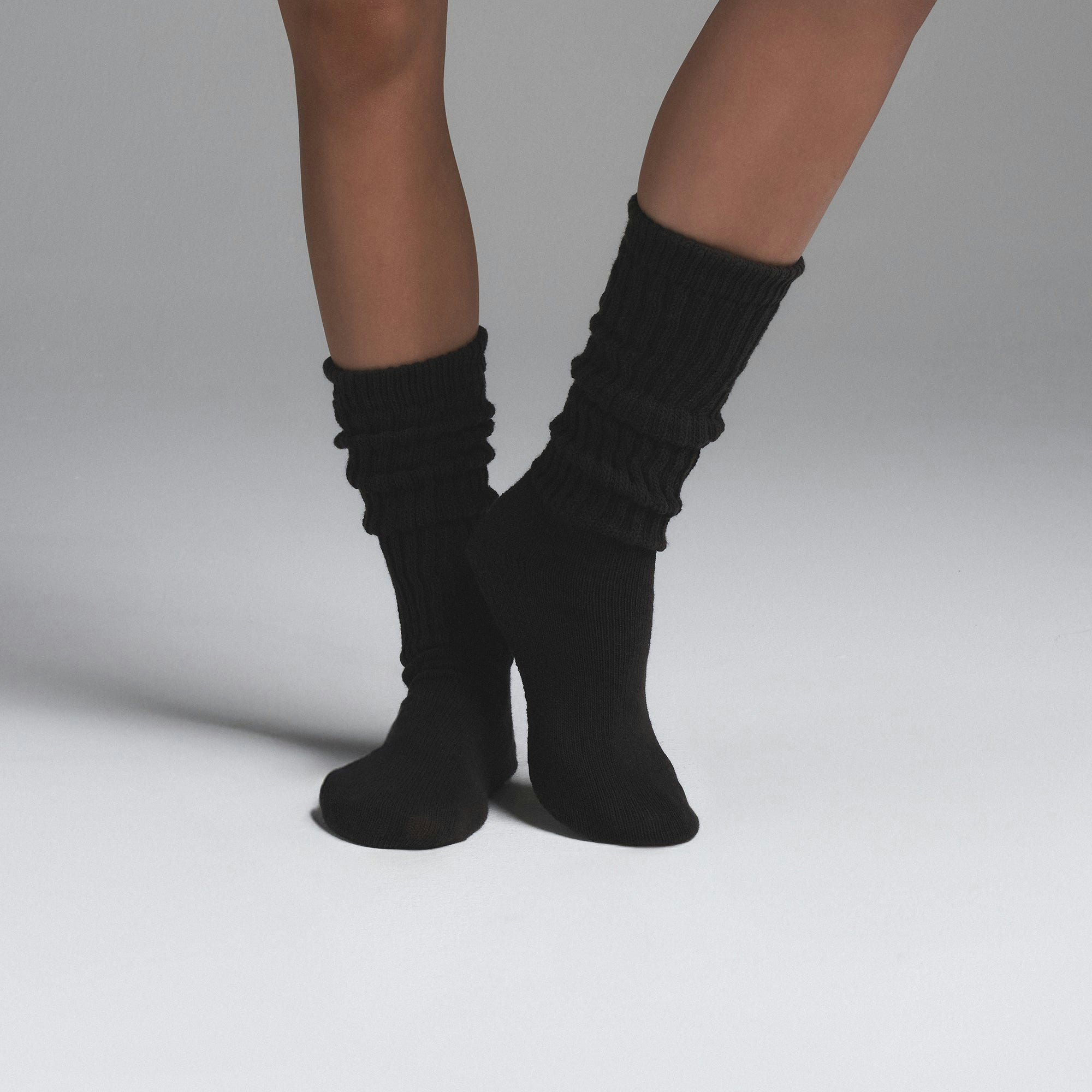 SLIPPER SOCK | ONYX ON MODEL FRONT VIEW