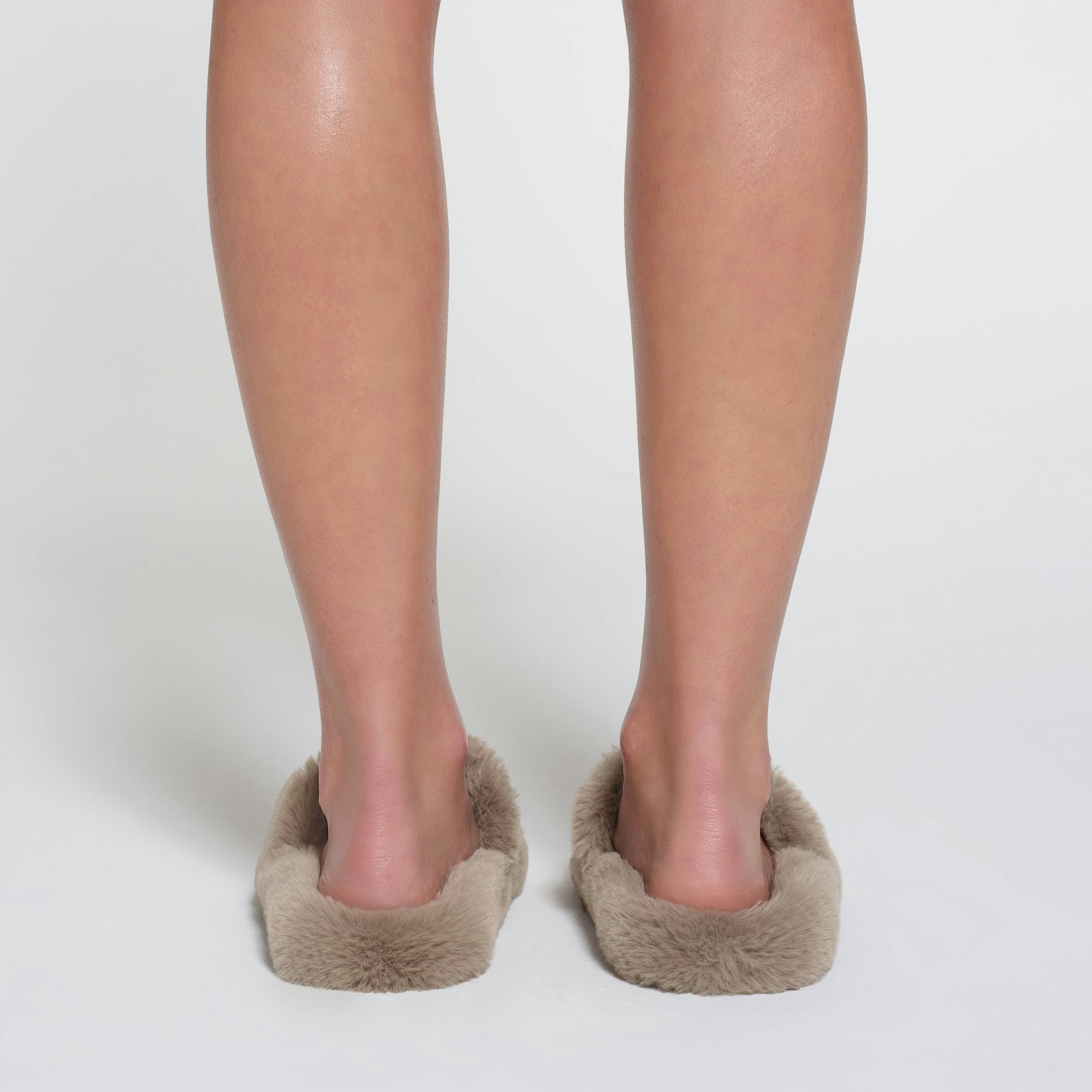 FAUX FUR SLIPPER | TRUFFLE ON A MODEL BACK VIEW