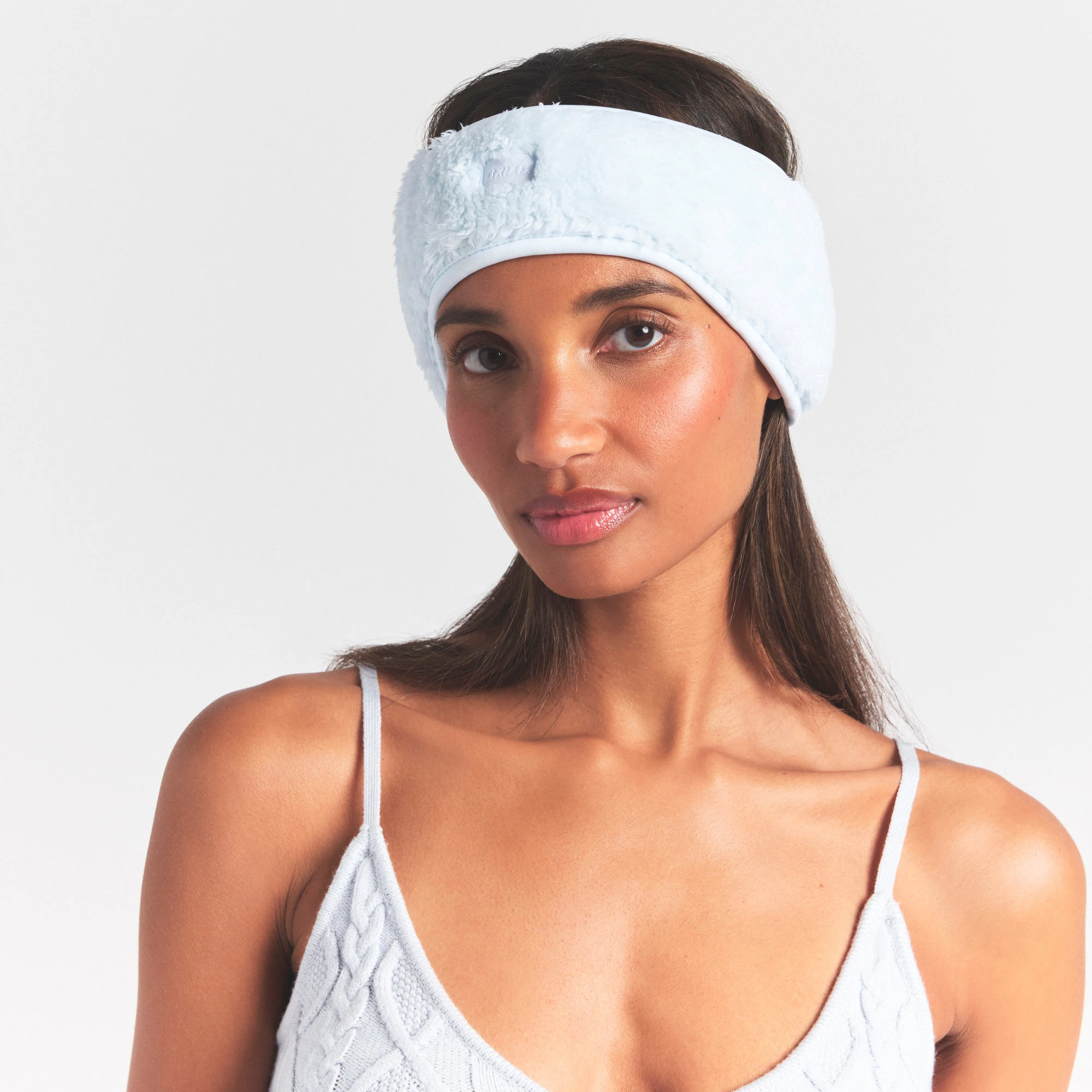 HIGHLINE HEADBAND | CLOUD ON A MODEL SIDE VIEW @ | FOCUS: 0.0, 1.0, 0.9