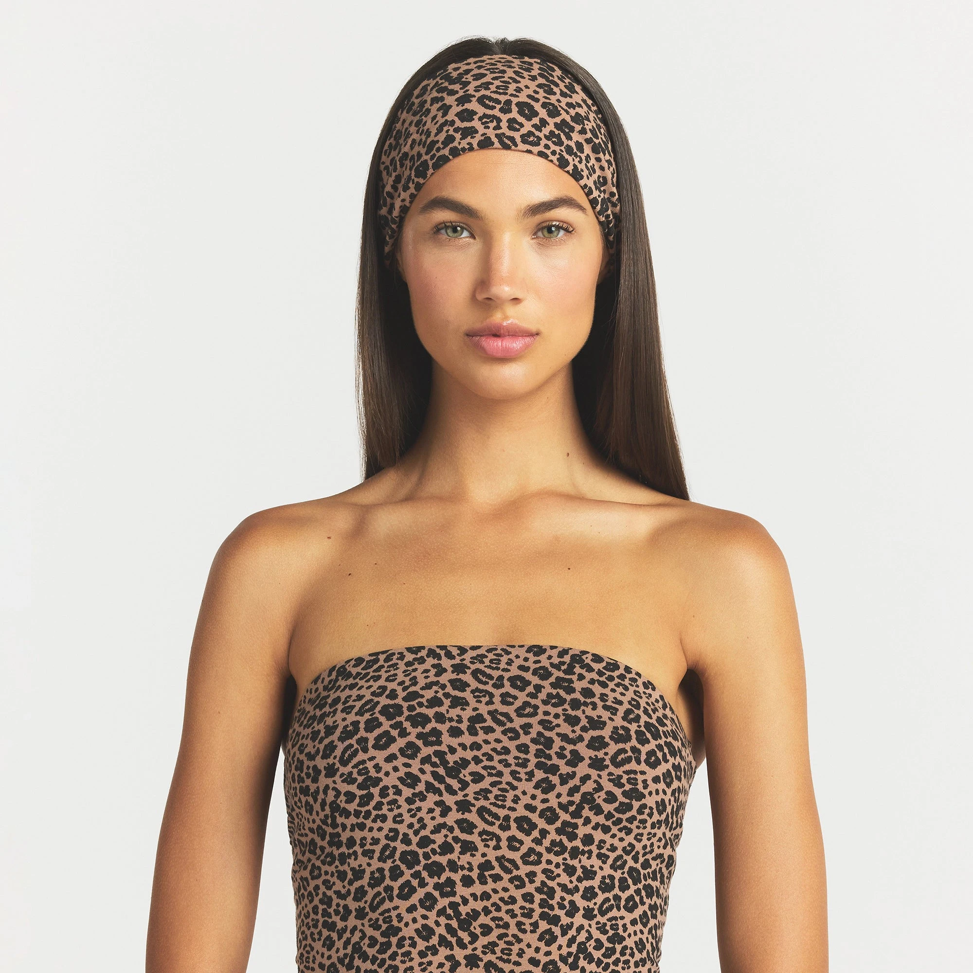 COTTON JERSEY WIDE HEADBAND | SIENNA NATURAL LEOPARD ON A MODEL FRONT VIEW @ | FOCUS: 0.0, 1.0, 0.9