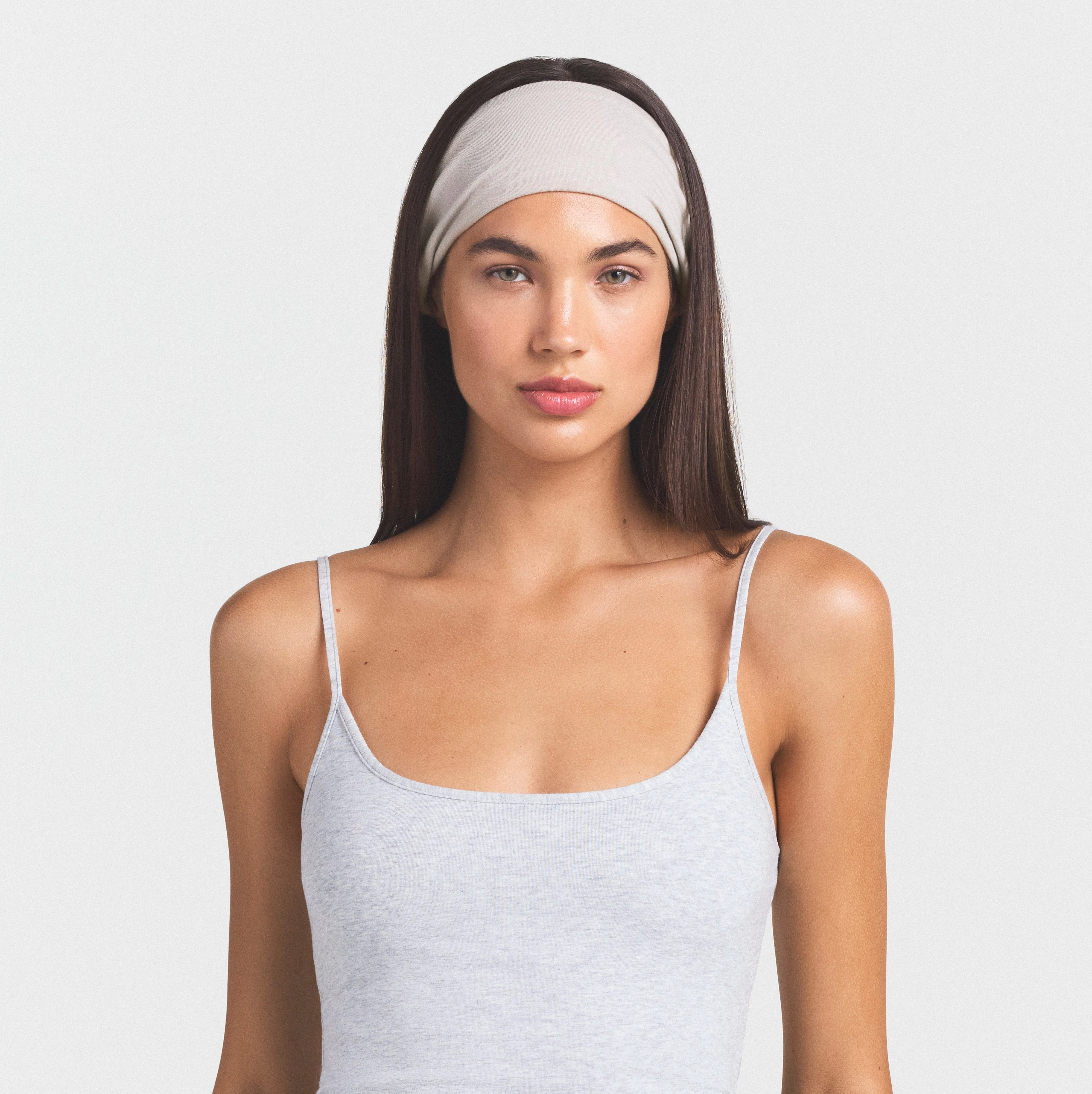 COTTON JERSEY WIDE HEADBAND | STONE ON A MODEL SIDE VIEW @ | FOCUS: 0.0, 1.0, 0.9