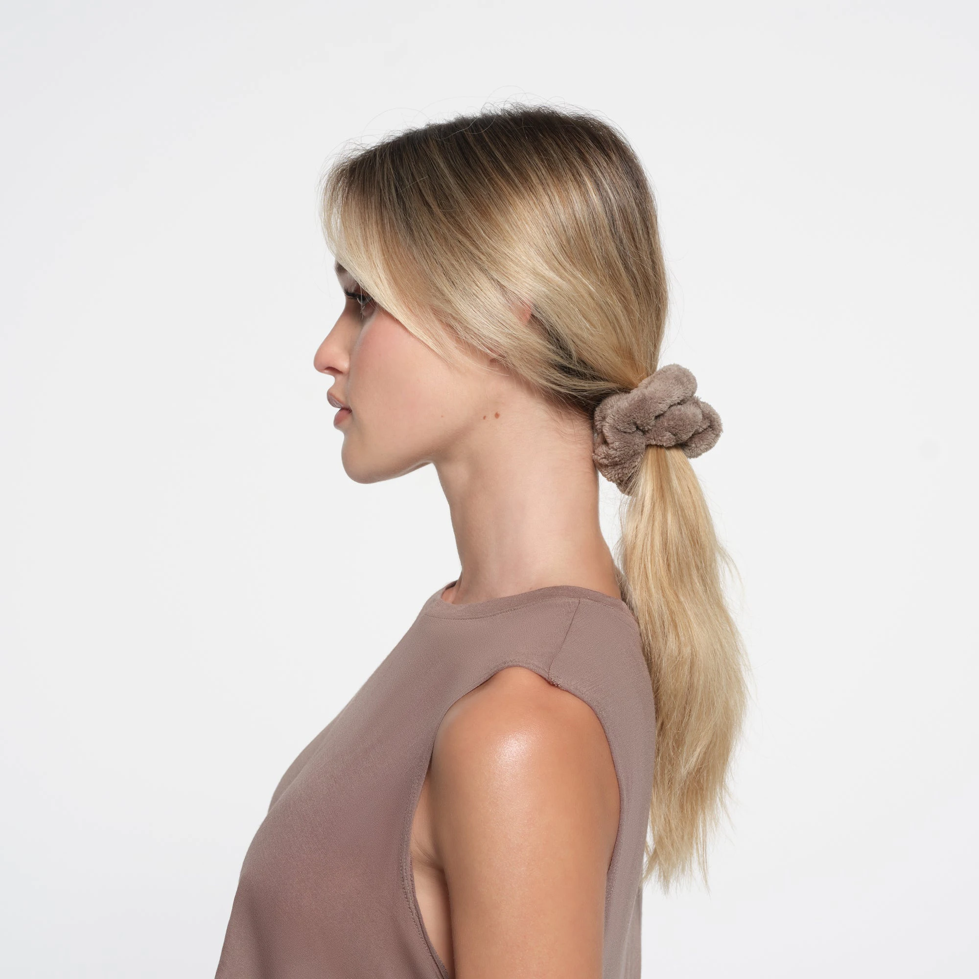 MIRCO FIBER SCRUNCHIE SET | TRUFFLE ON A MODEL SIDE VIEW