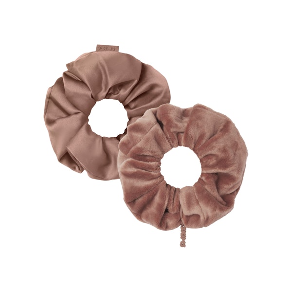 GETTING READY ACCESSORIES SATIN AND VELOUR SCRUNCHIE 2-PACK | SIENNA FLAT ON A WHITE BACKGROUND | FLT