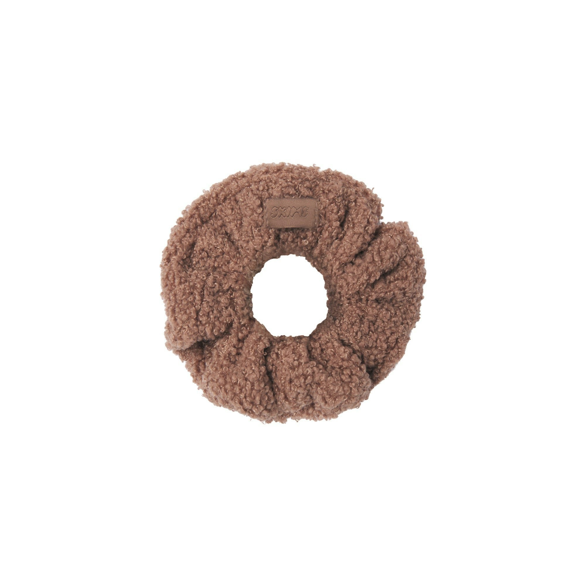 GETTING READY ACCESSORIES TEDDY AND NYLON SCRUNCHIE 2-PACK | SIENNA ON A MODEL FRONT VIEW