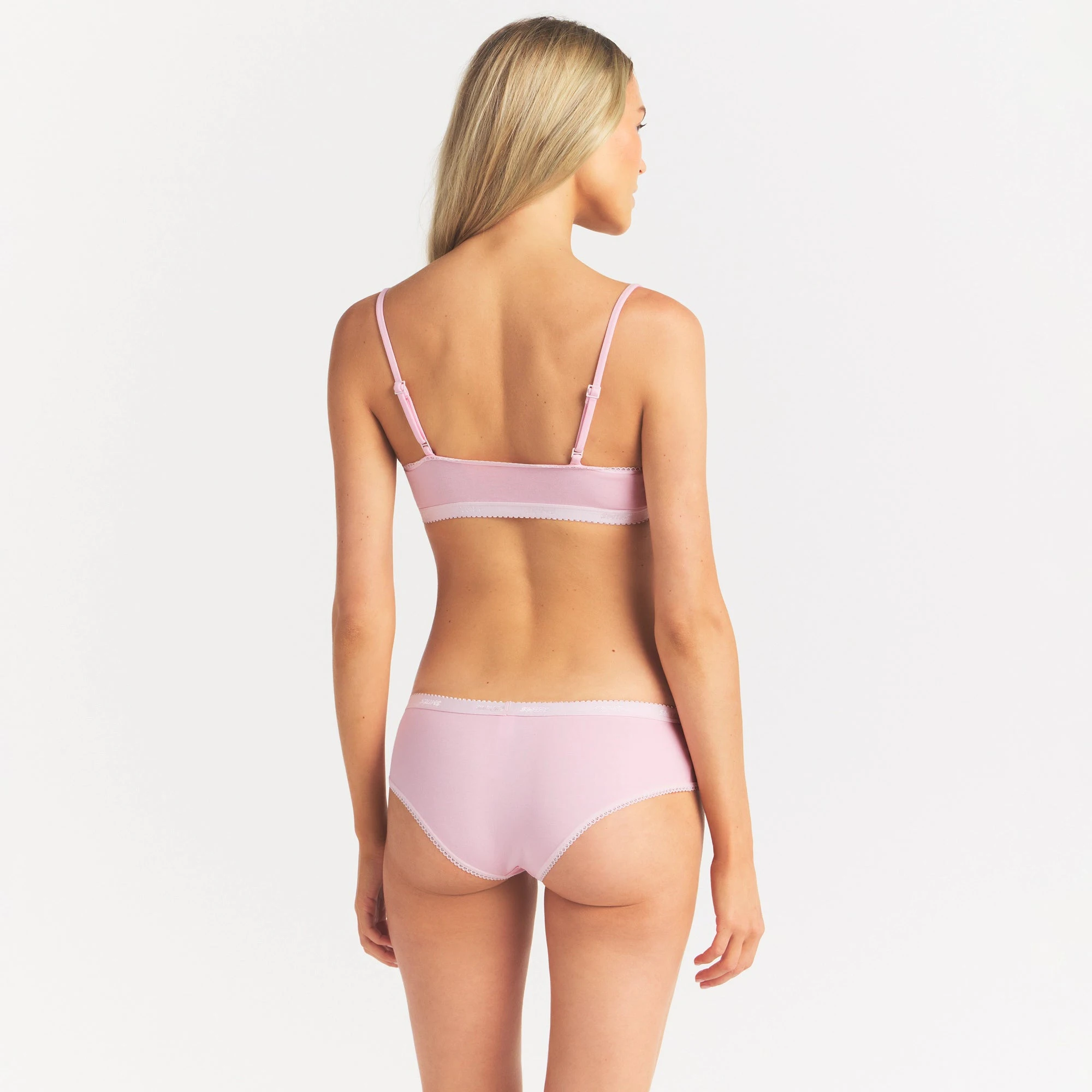 LIGHTWEIGHT COTTON LOGO PICOT HIPSTER | PEONY ON A MODEL SIDE VIEW