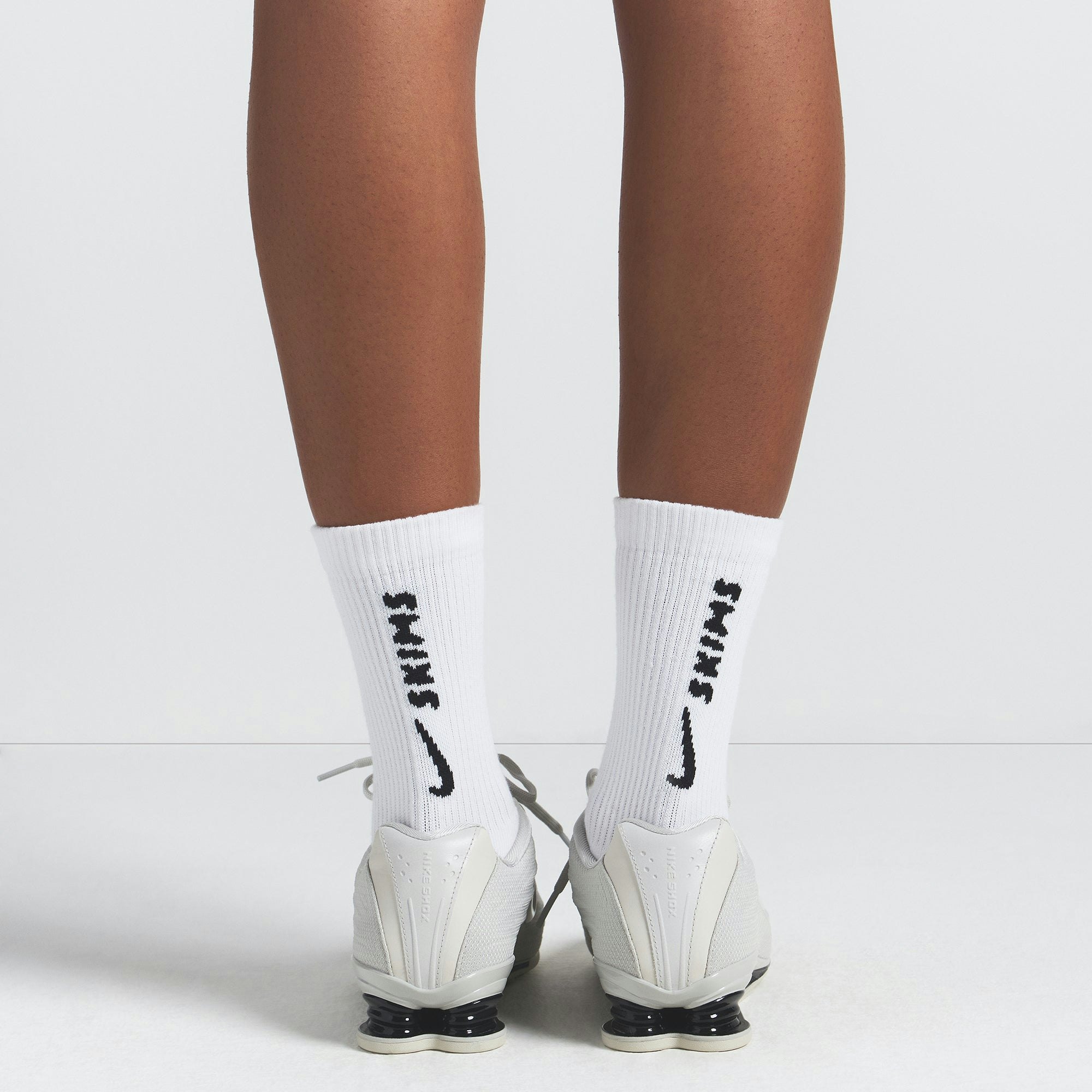 NikeSKIMS DRI-FIT CREW SOCK 3-PACK | SNOW ON A MODEL FRONT VIEW @ | FOCUS: 0.0, 1.0, 0.9