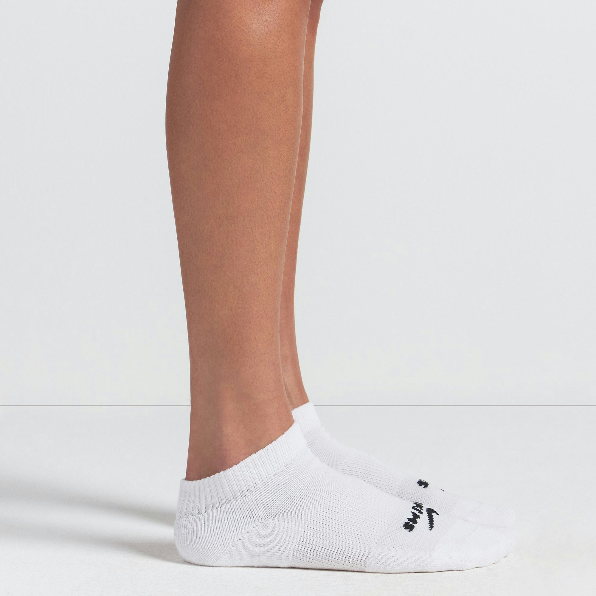 NikeSKIMS DRI-FIT ANKLE SOCK 3-PACK | SNOW ON A MODEL FRONT VIEW @ | FOCUS: 0.0, 1.0, 0.9