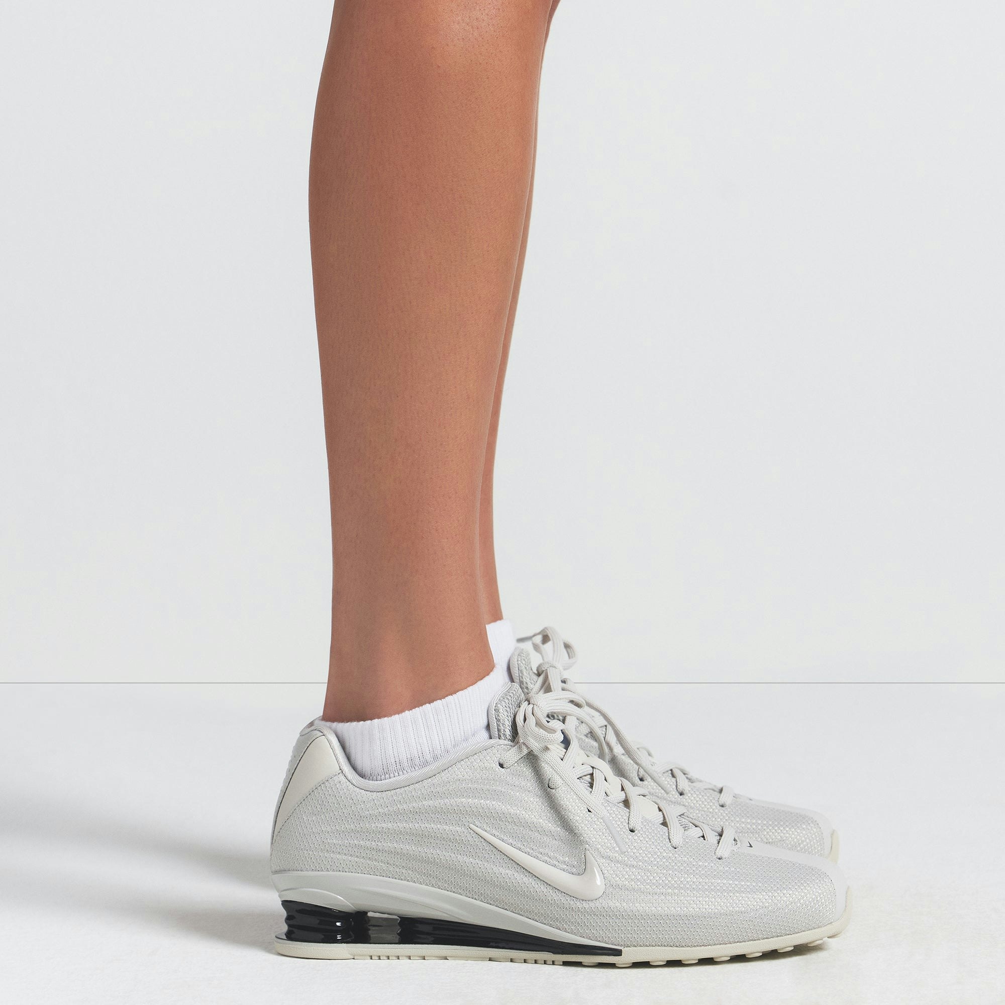 NikeSKIMS DRI-FIT ANKLE SOCK 3-PACK | SNOW ON A MODEL FRONT VIEW @ | FOCUS: 0.0, 1.0, 0.9