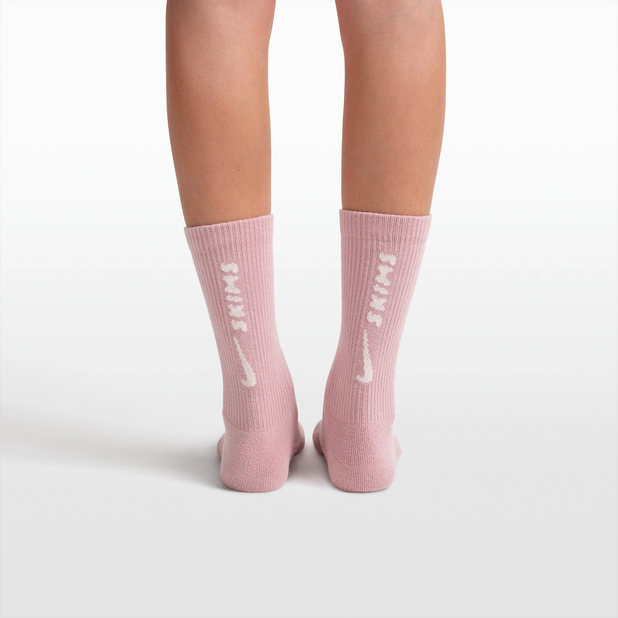 NikeSKIMS ACCESSORIES DRI-FIT CREW SOCK 3-PACK | HIMALAYAN MULTI ON A MODEL FRONT VIEW @ | FOCUS: 0.0, 1.0, 0.9