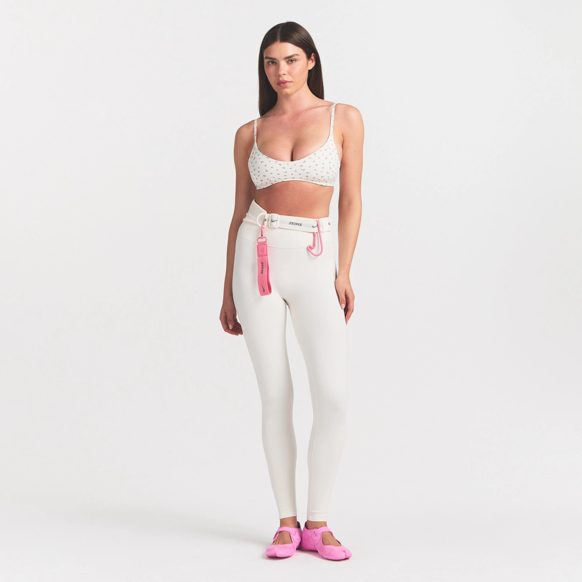 NikeSKIMS MATTE 26" LEGGING | IVORY ON A MODEL