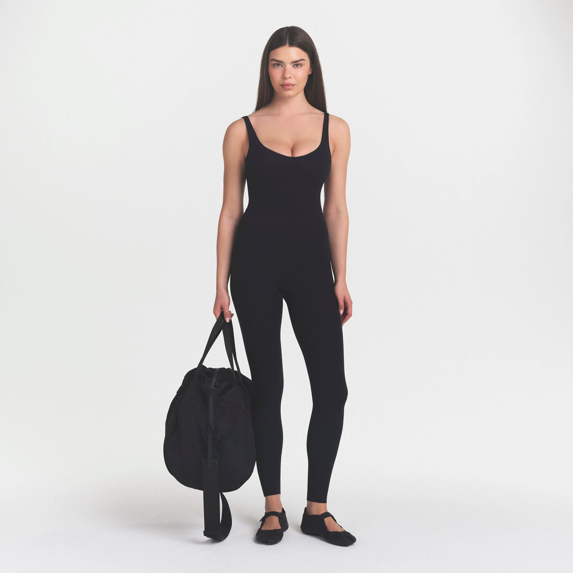 NikeSKIMS STUDIO STRETCH LONG 29" ONE PIECE | OBSIDIANON A MODEL FRONT VIEW @ | FOCUS: 0.0, 1.0, 0.9