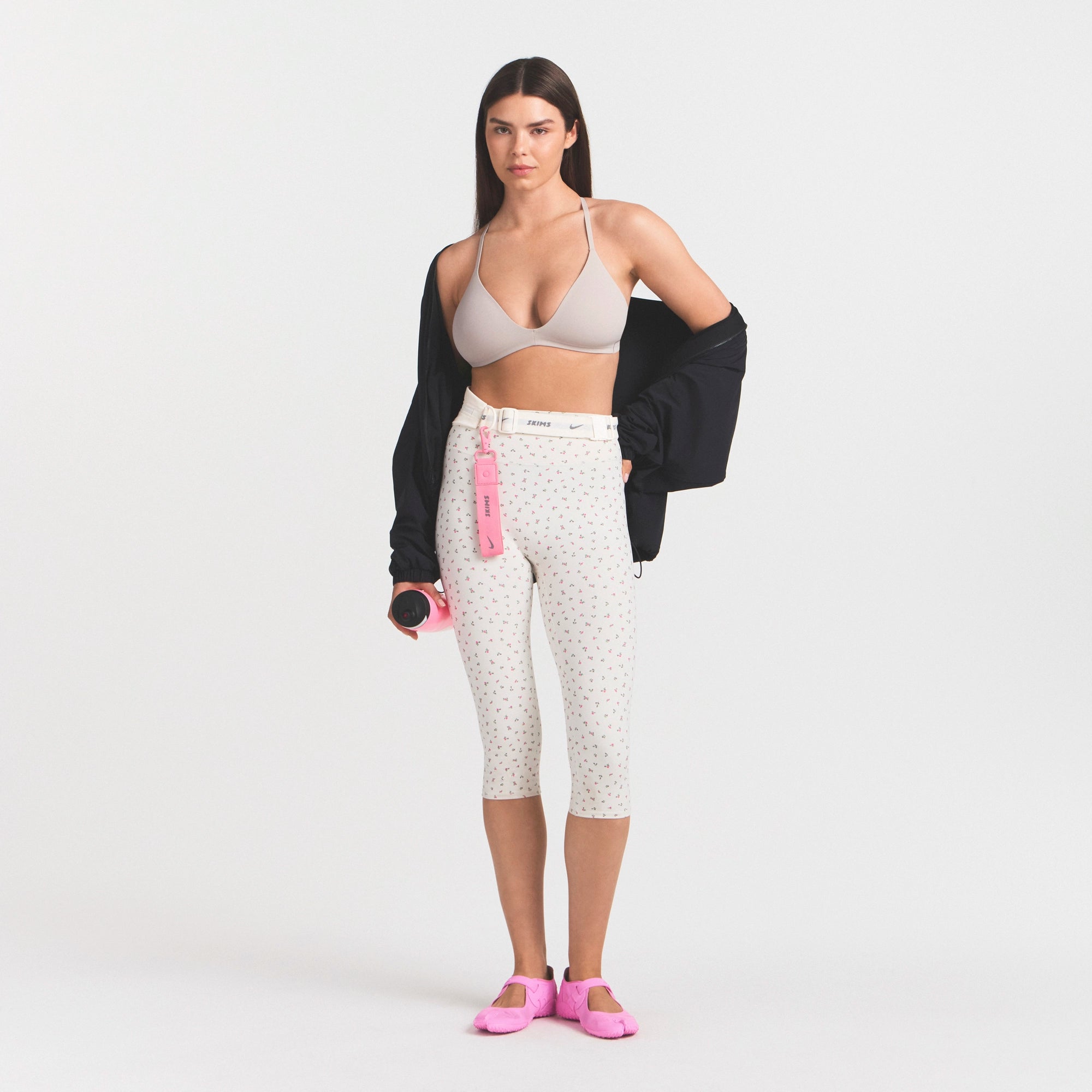NikeSKIMS STUDIO STRETCH T-BACK TRIANGLE BRA | LINENON A MODEL FRONT 