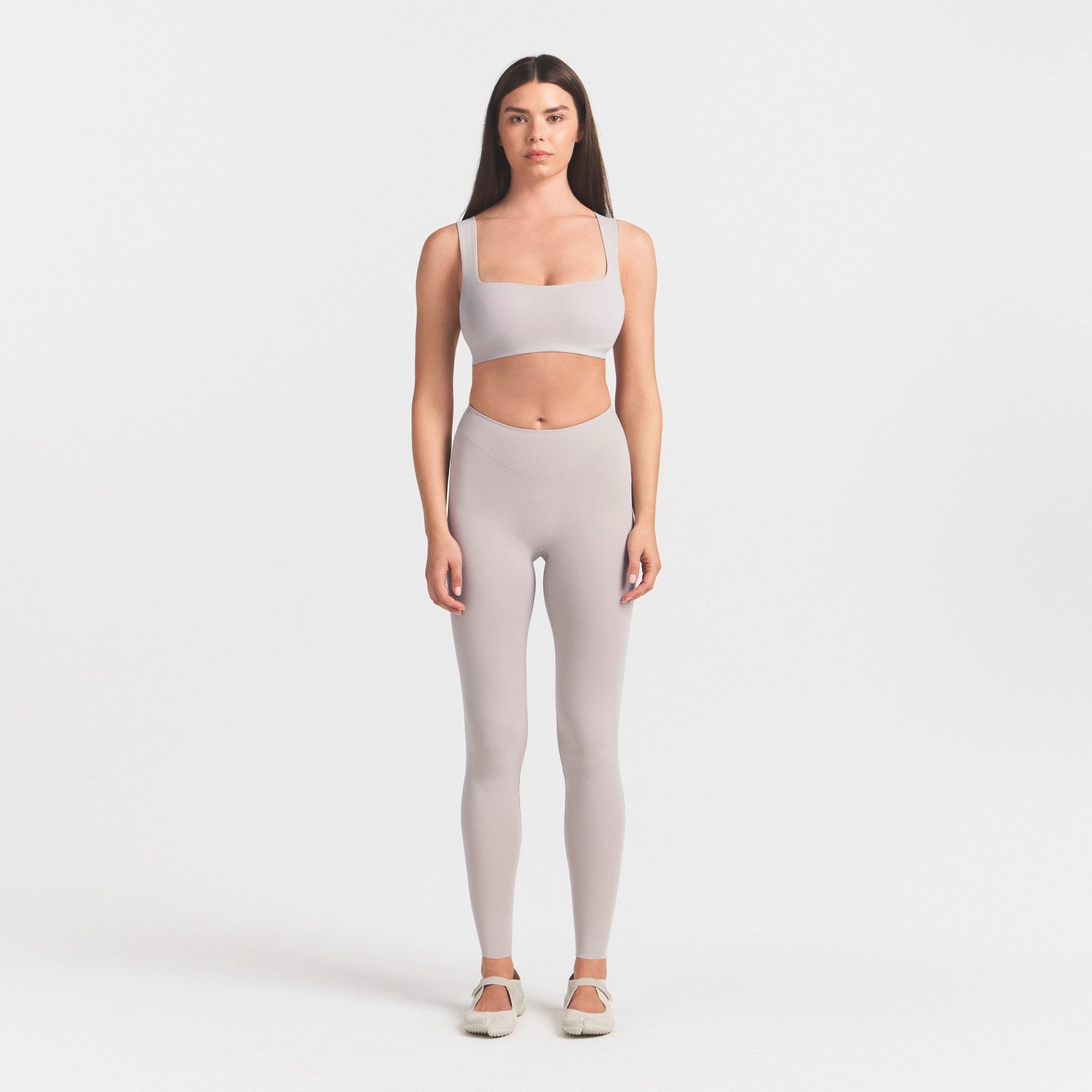 NikeSKIMS STUDIO STRETCH SQUARE NECK RACER BRA | LINENON A MODEL FRONT 