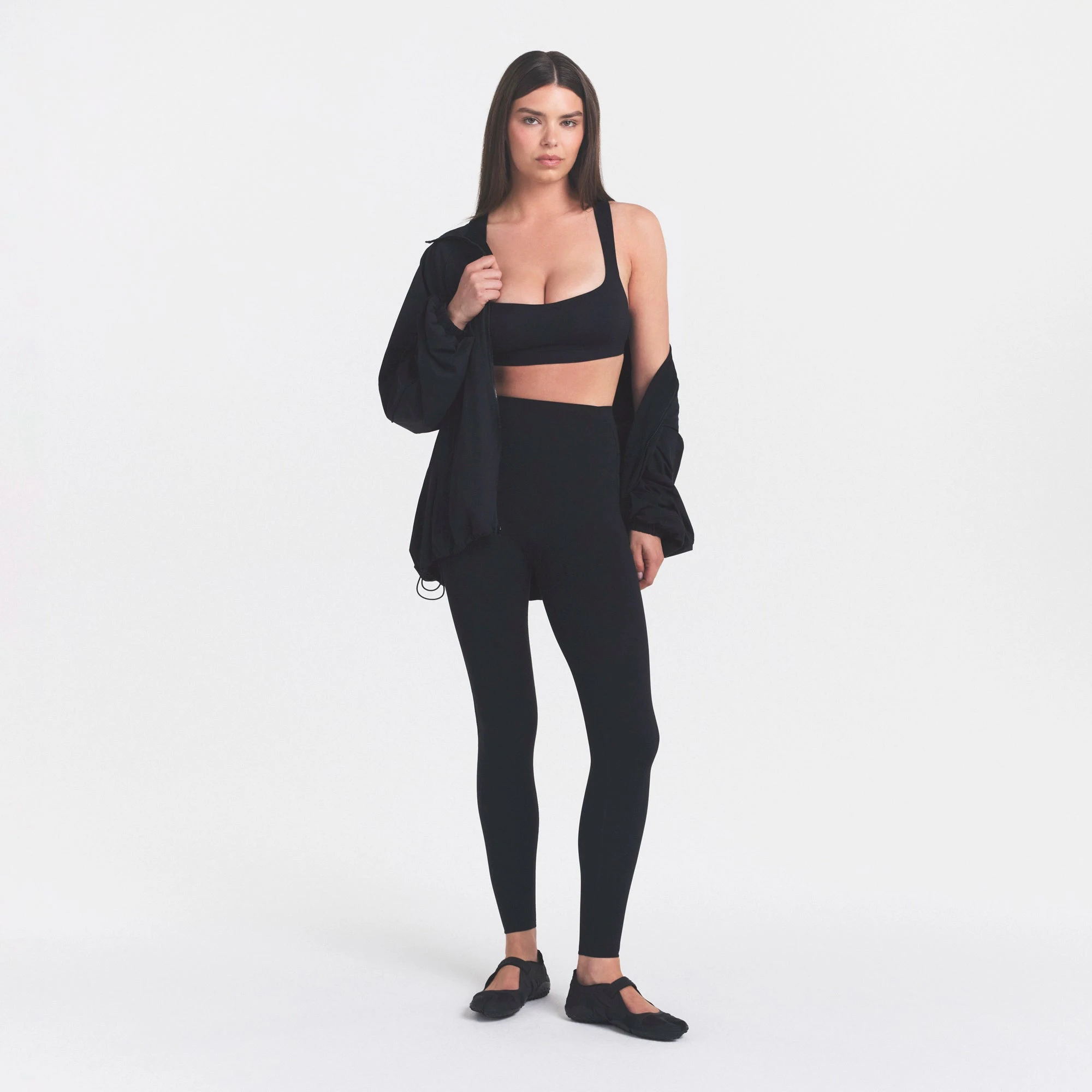 NikeSKIMS STUDIO STRETCH 26" LEGGING | OBSIDIANON A MODEL FRONT VIEW @ | FOCUS: 0.0, 1.0, 0.9