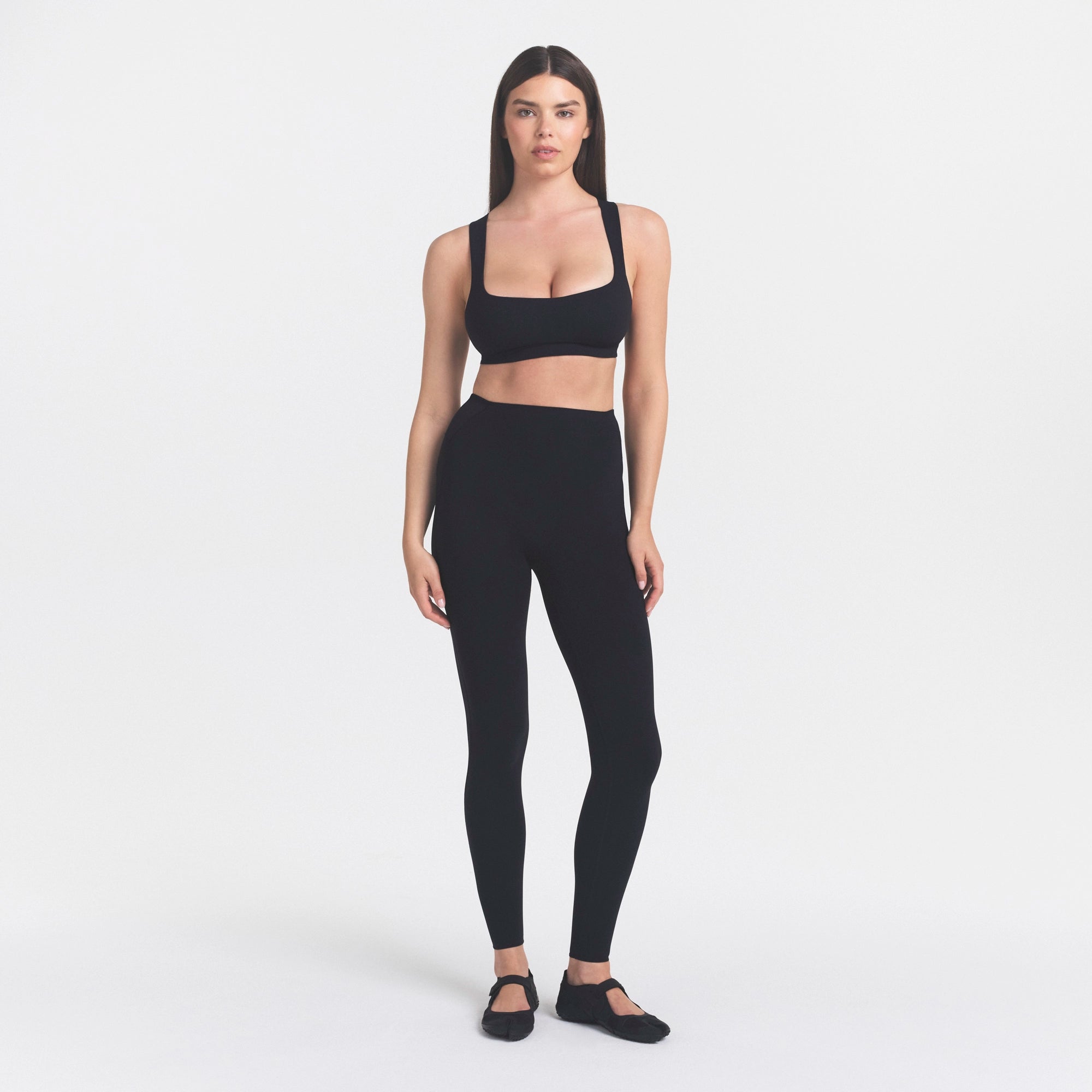 NikeSKIMS STUDIO STRETCH 26" LEGGING | OBSIDIANON A MODEL FRONT 