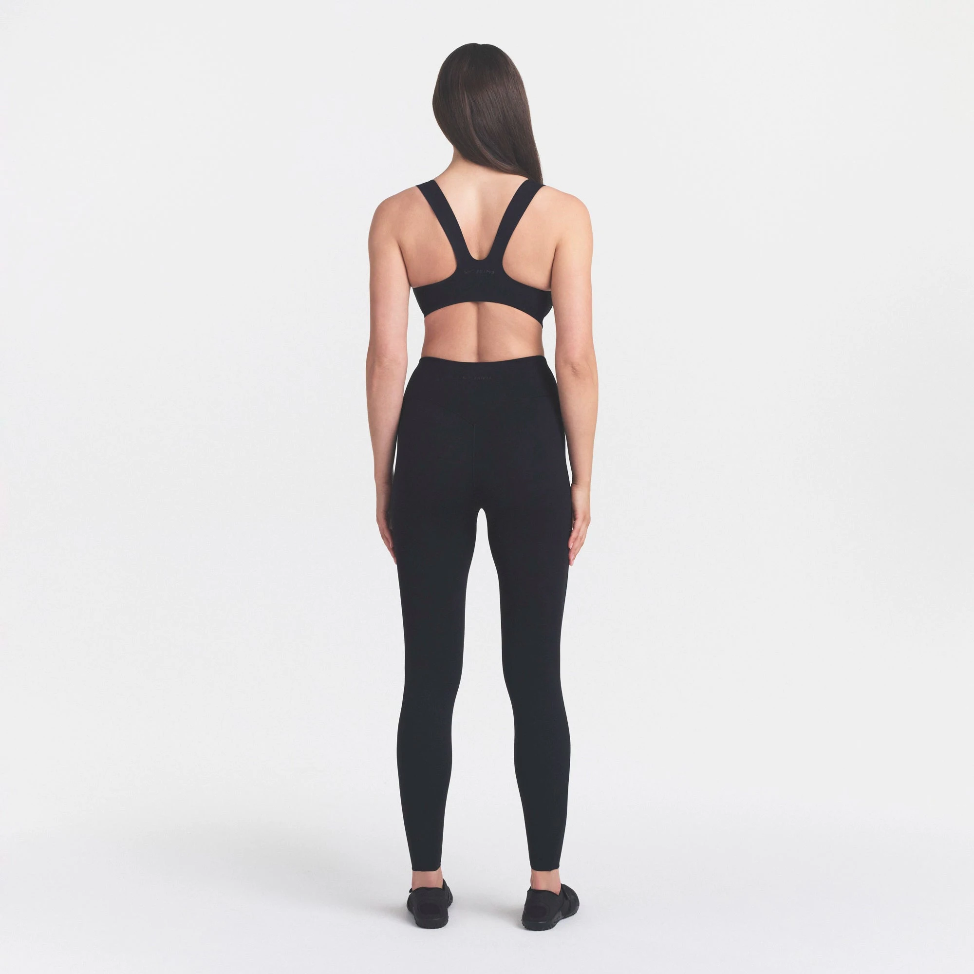 NikeSKIMS STUDIO STRETCH 26" LEGGING | OBSIDIANON A MODEL FRONT VIEW @ | FOCUS: 0.0, 1.0, 0.9