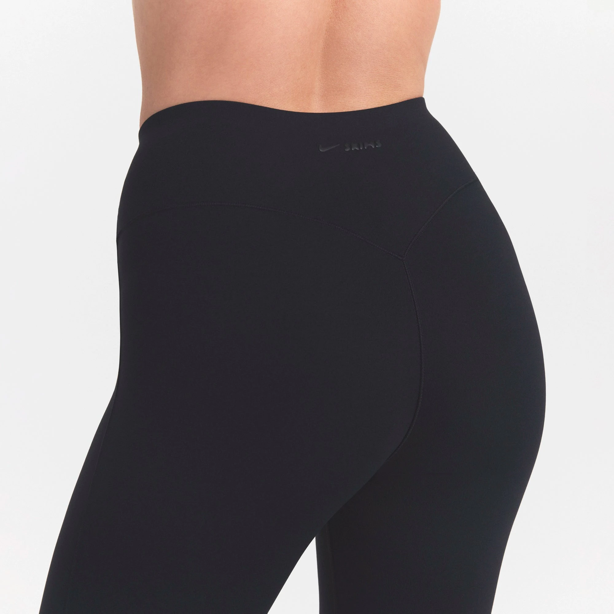 NikeSKIMS STUDIO STRETCH 26" LEGGING | OBSIDIANON A MODEL FRONT VIEW @ | FOCUS: 0.0, 1.0, 0.9