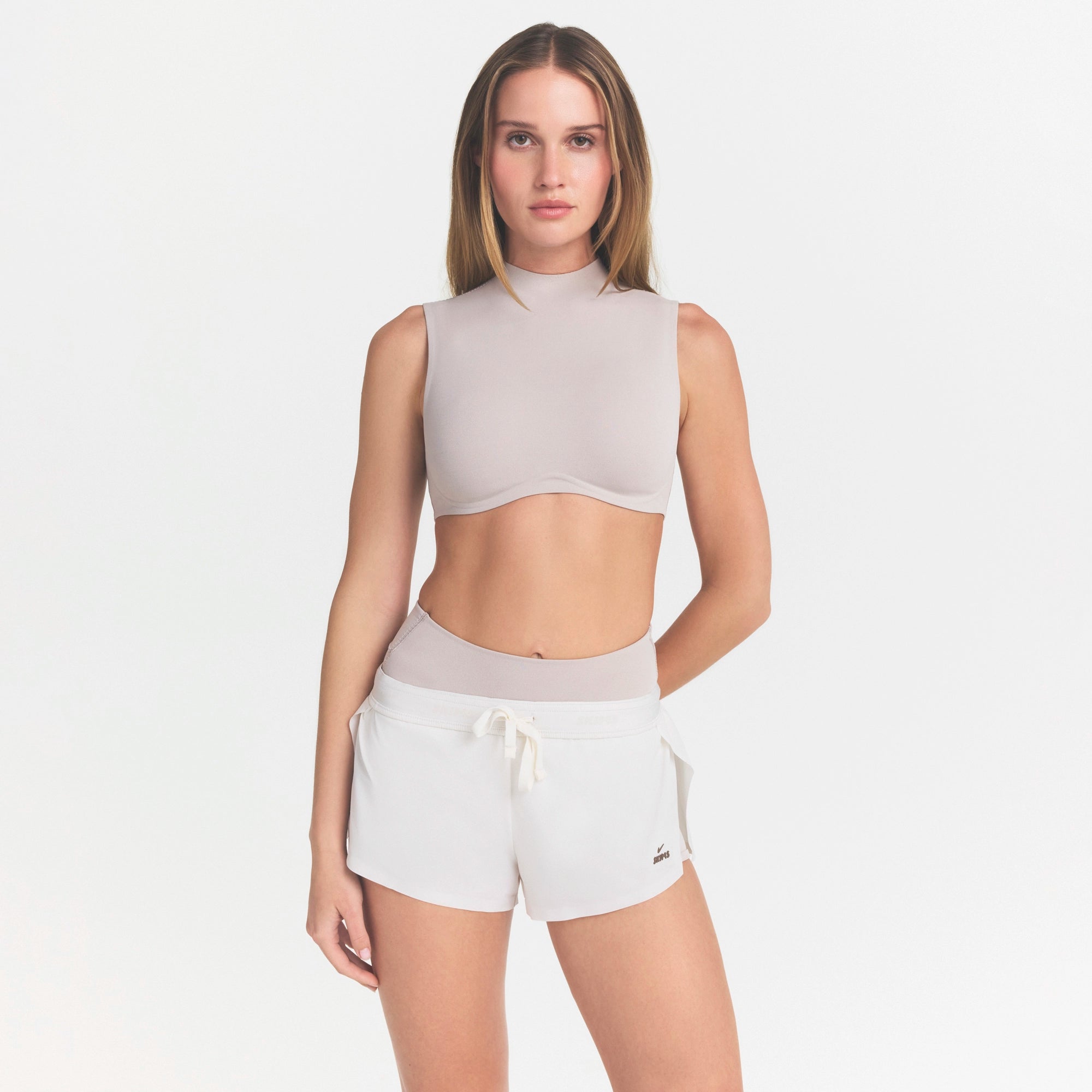 NikeSKIMS STUDIO STRETCH MOCK NECK BRA | LINENON A MODEL FRONT VIEW @ | FOCUS: 0.0, 1.0, 0.9