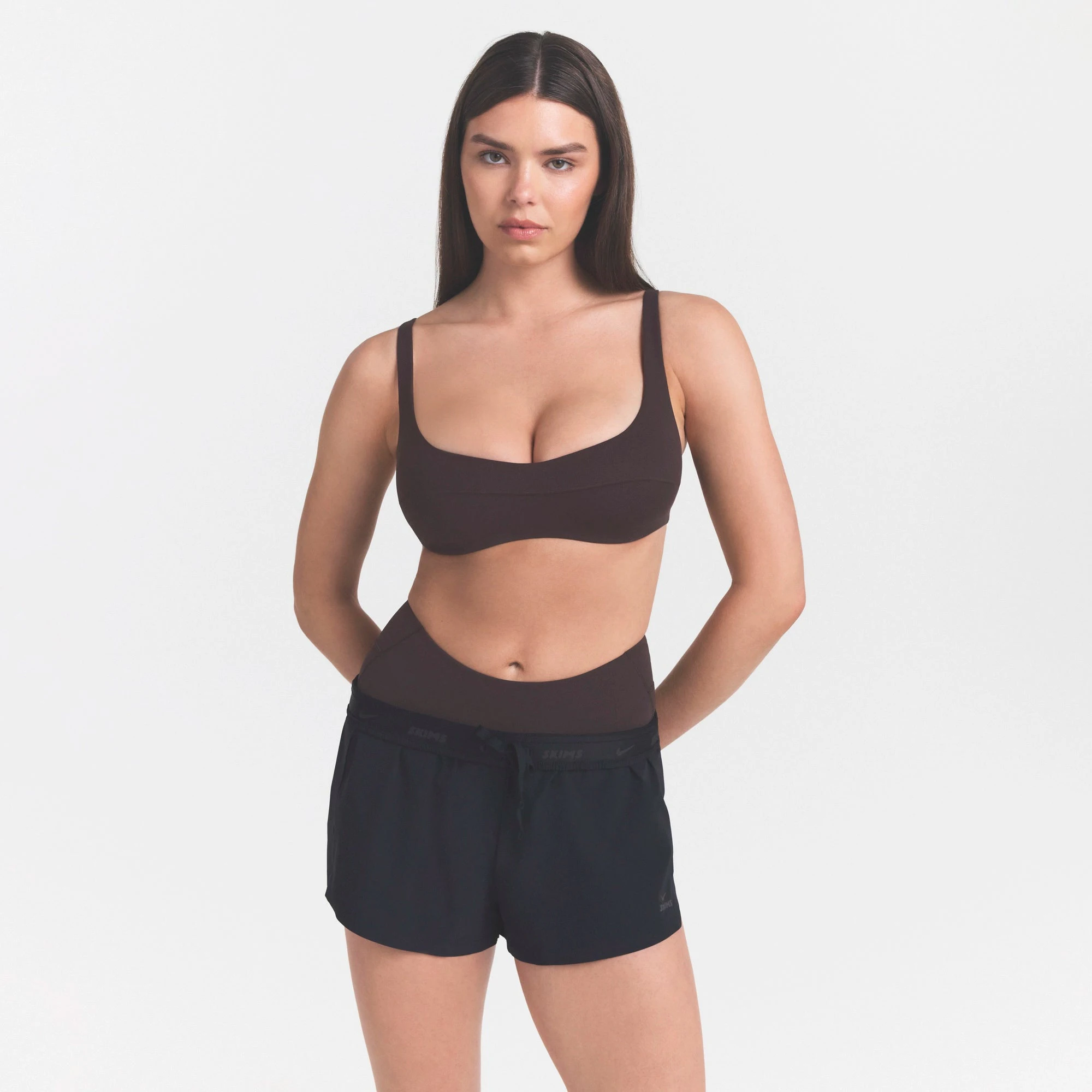 NikeSKIMS STUDIO STRETCH SEAM FRONT MICRO BRA | DARK ROASTON A MODEL FRONT VIEW @ | FOCUS: 0.0, 1.0, 0.9