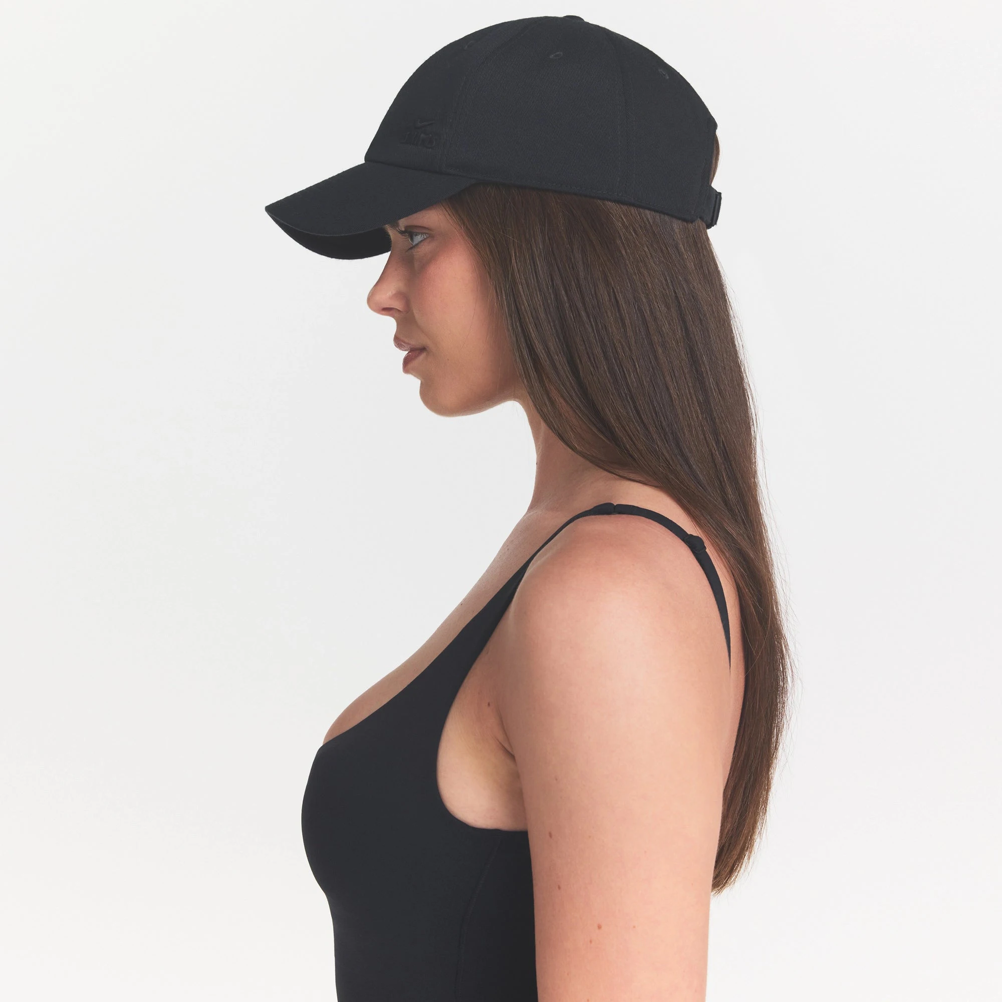 NikeSKIMS ACCESSORIES CLUB CAP | OBSIDIANON A MODEL VIEW @ | FOCUS: 0.0, 1.0, 0.9