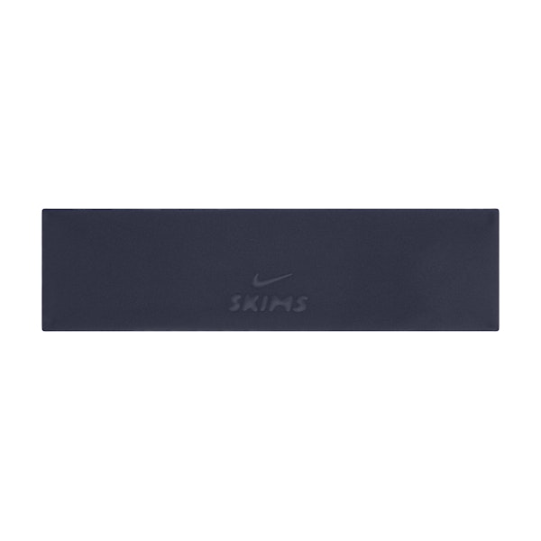 NikeSKIMS ACCESSORIES HEADBAND | DEEP ROYAL ON A MODEL FRONT VIEW @ | FOCUS: 0.0, 1.0, 0.9