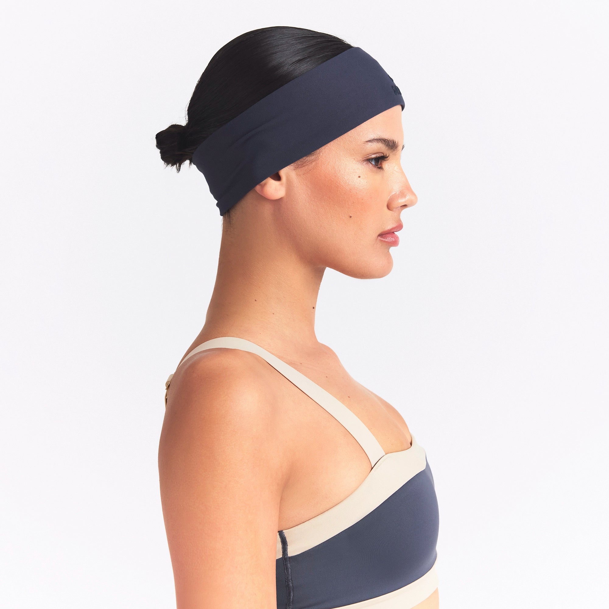 NikeSKIMS ACCESSORIES HEADBAND | DEEP ROYAL ON A MODEL FRONT VIEW @ | FOCUS: 0.0, 1.0, 0.9