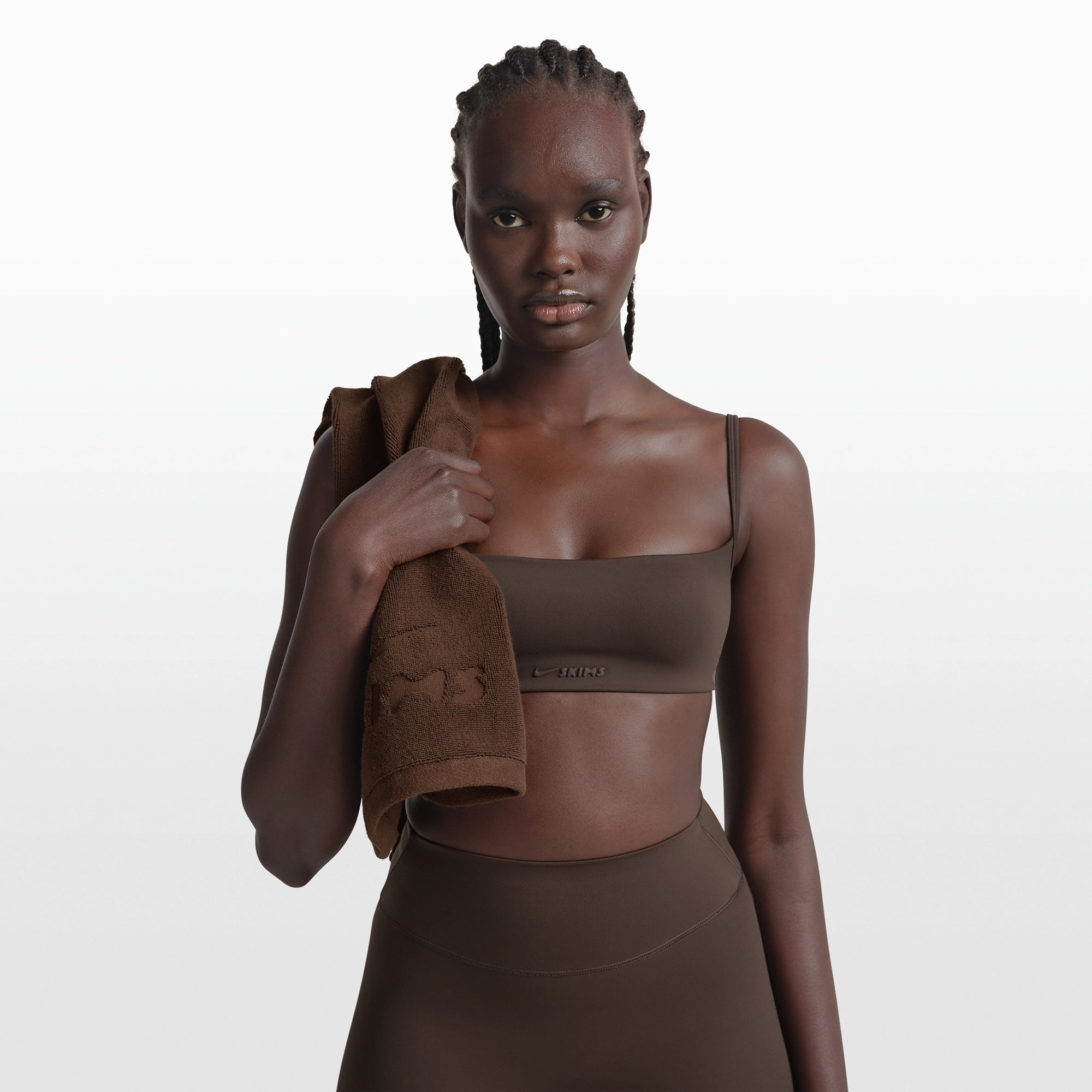 NikeSKIMS ACCESSORIES SMALL TOWEL | DARK SEPIA ON A MODEL FRONT VIEW @ | FOCUS: 0.0, 1.0, 0.9