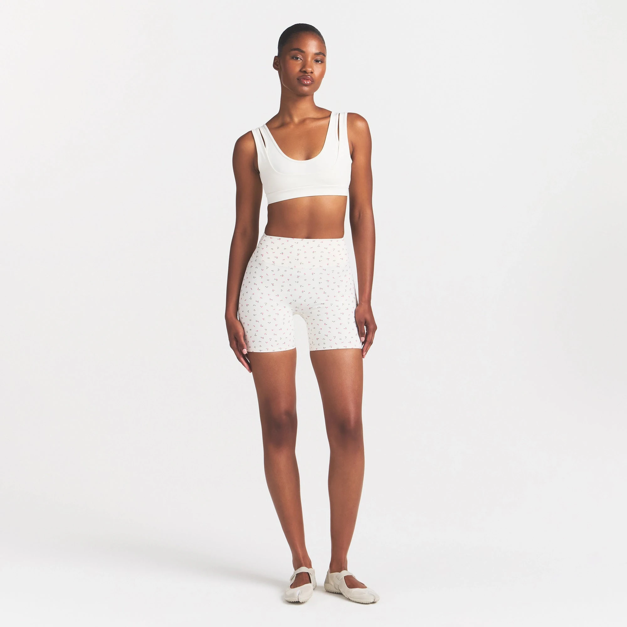 NikeSKIMS MATTE 5" BIKER SHORT | DITSY FLORAL PRINT ON A MODEL
