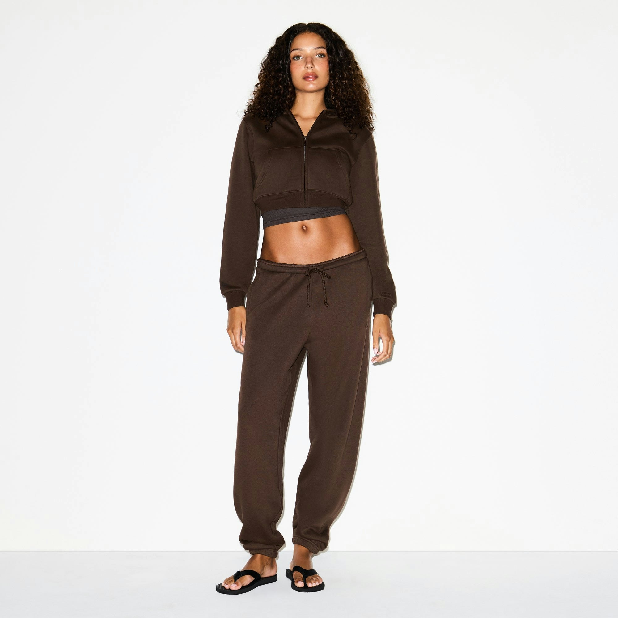 COTTON FLEECE CLASSIC JOGGER | DARK SEPIA ON A MODEL FRONT VIEW @ | FOCUS: 0.0, 1.0, 0.9