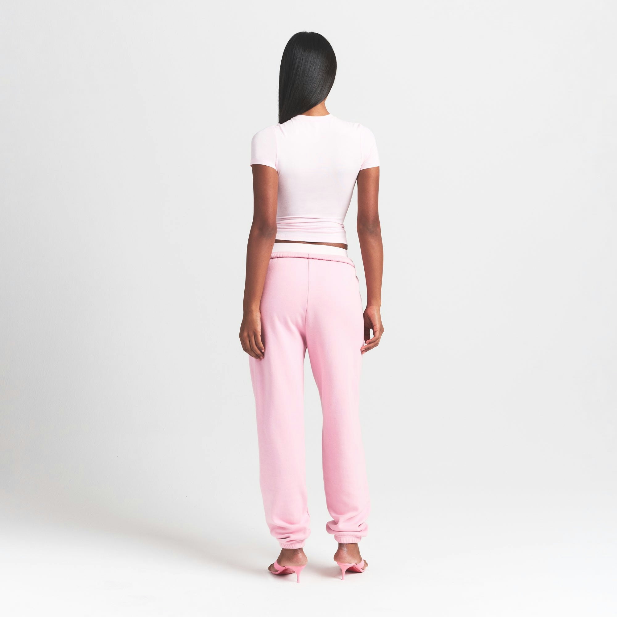 COTTON FLEECE CLASSIC JOGGER | HALITE ON A MODEL BACK VIEW @ | FOCUS: 0.9, 0.1, 0.7