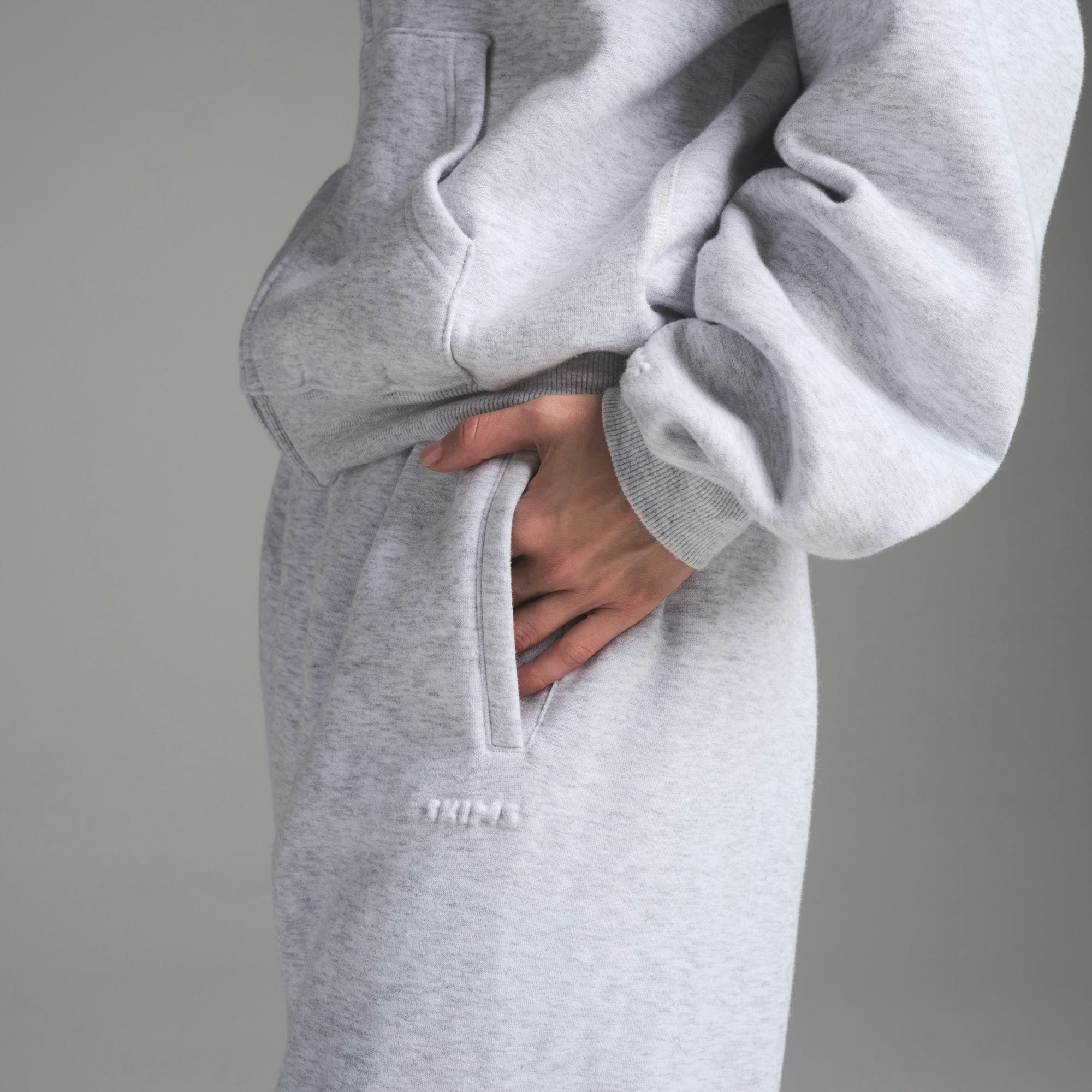 COTTON FLEECE CLASSIC JOGGER | LIGHT HEATHER GREY ON A MODEL FRONT VIEW | FOCUS: 0.0, 1.0, 0.9