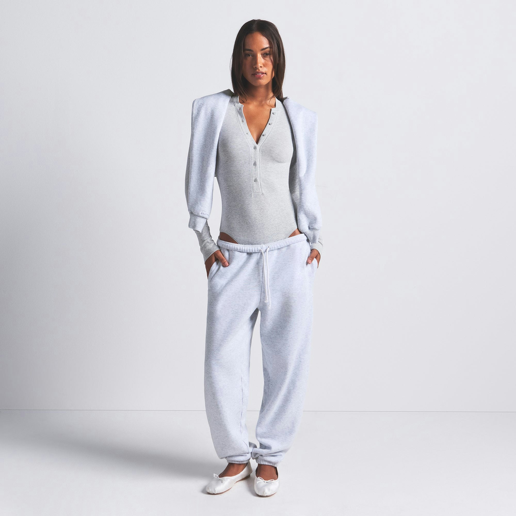 COTTON FLEECE CLASSIC JOGGER | LIGHT HEATHER GREY ON A MODEL FRONT VIEW | FOCUS: 0.0, 1.0, 0.9