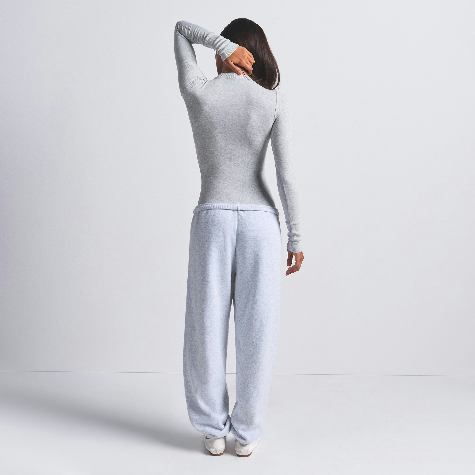 COTTON FLEECE CLASSIC JOGGER | LIGHT HEATHER GREY ON A MODEL FRONT VIEW | FOCUS: 0.0, 1.0, 0.9