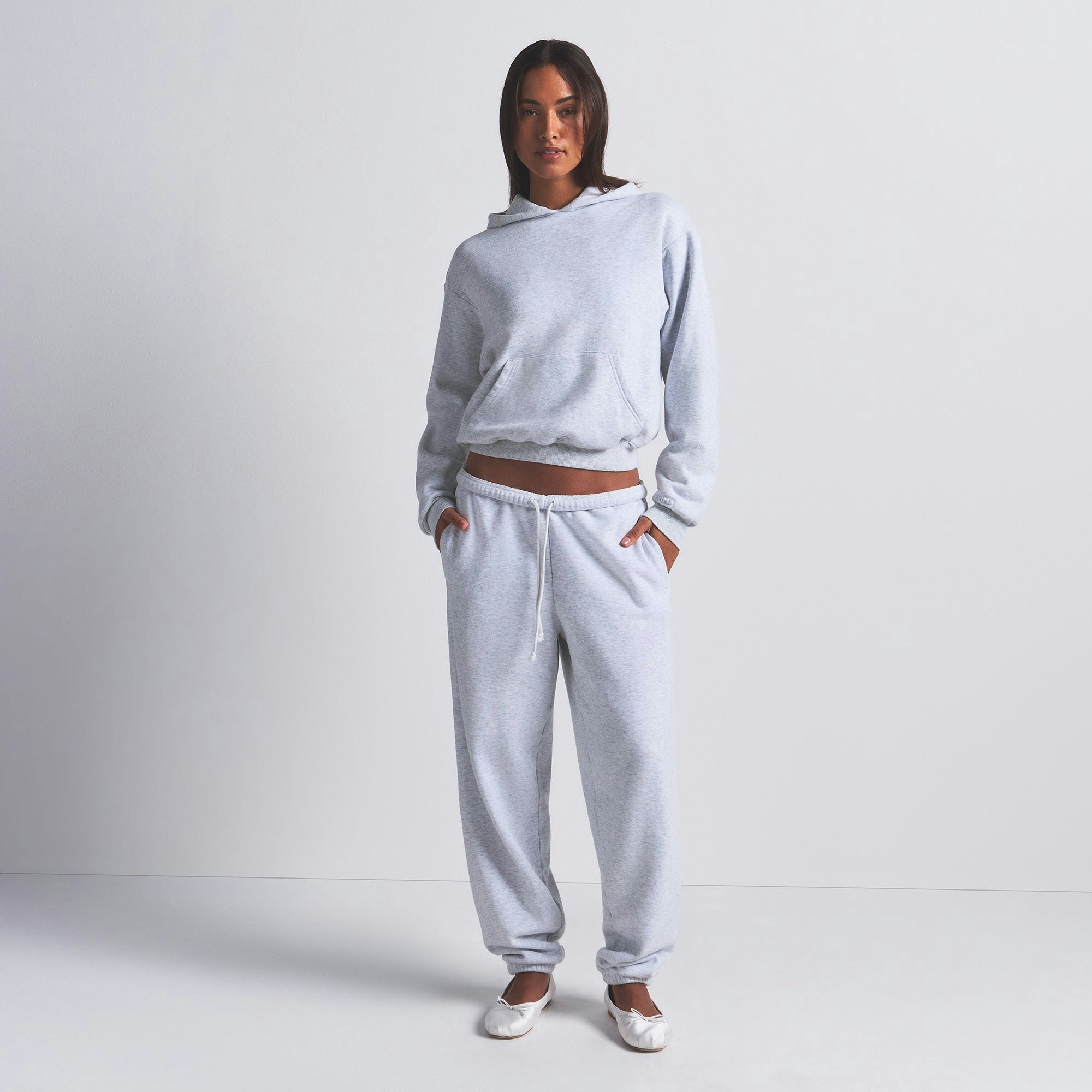 COTTON FLEECE CLASSIC JOGGER | LIGHT HEATHER GREY ON A MODEL FRONT VIEW | FOCUS: 0.0, 1.0, 0.9