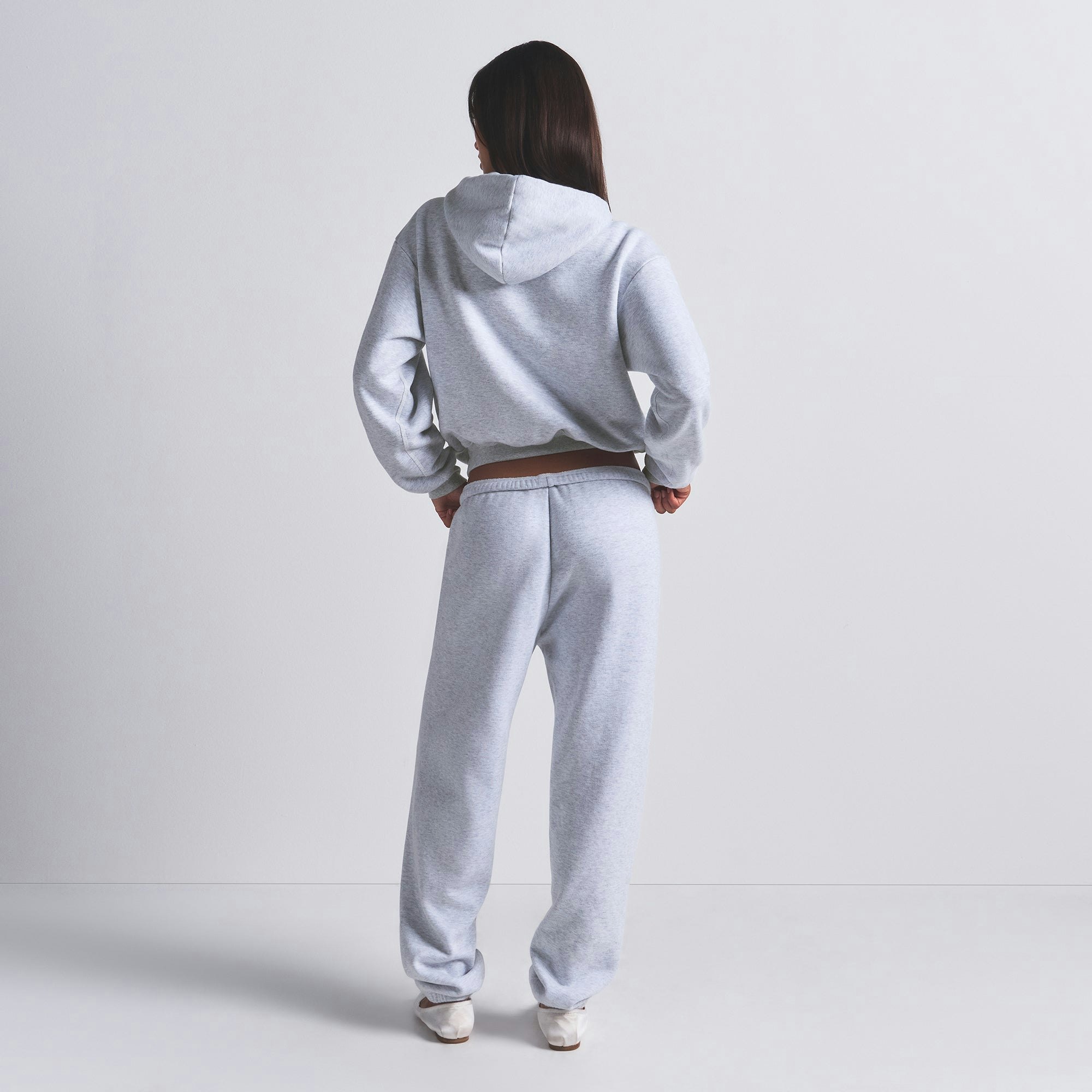 COTTON FLEECE CLASSIC JOGGER | LIGHT HEATHER GREY ON A MODEL FRONT VIEW | FOCUS: 0.0, 1.0, 0.9