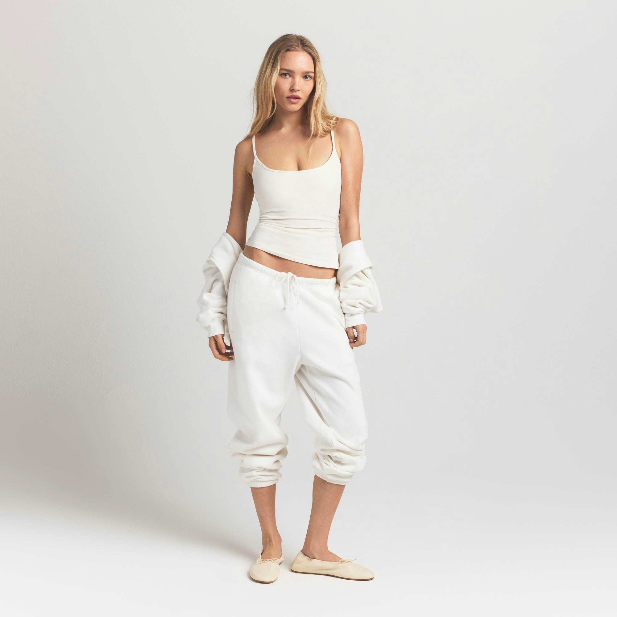 COTTON FLEECE CLASSIC JOGGER | MARBLE ON A MODEL FRONT VIEW S | FOCUS: 0.0, 1.0, 0.9