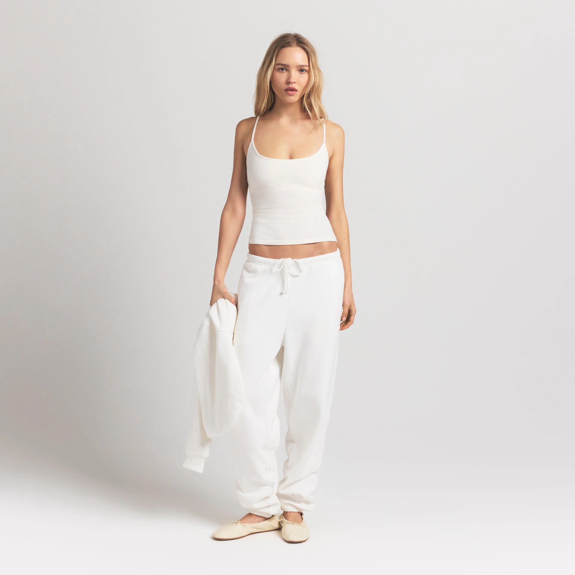 COTTON FLEECE CLASSIC JOGGER | MARBLE ON A MODEL FRONT VIEW S | FOCUS: 0.0, 1.0, 0.9