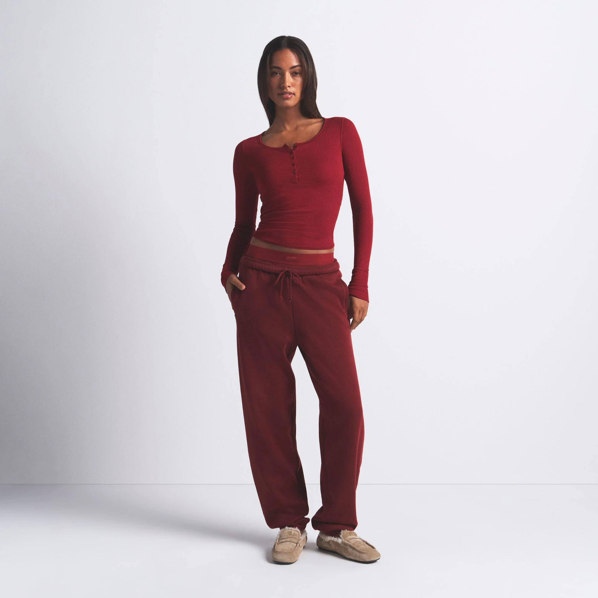 COTTON FLEECE CLASSIC JOGGER | MERLOT ON A MODEL FRONT VIEW @ | FOCUS: 0.0, 1.0, 0.9