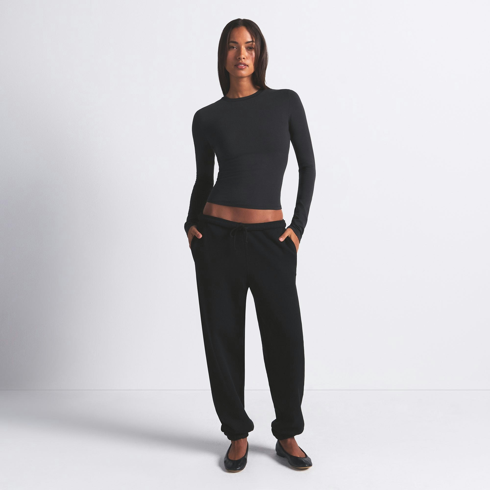 COTTON FLEECE CLASSIC JOGGER | ONYX ON A MODEL FRONT VIEW @ | FOCUS: 0.0, 1.0, 0.9